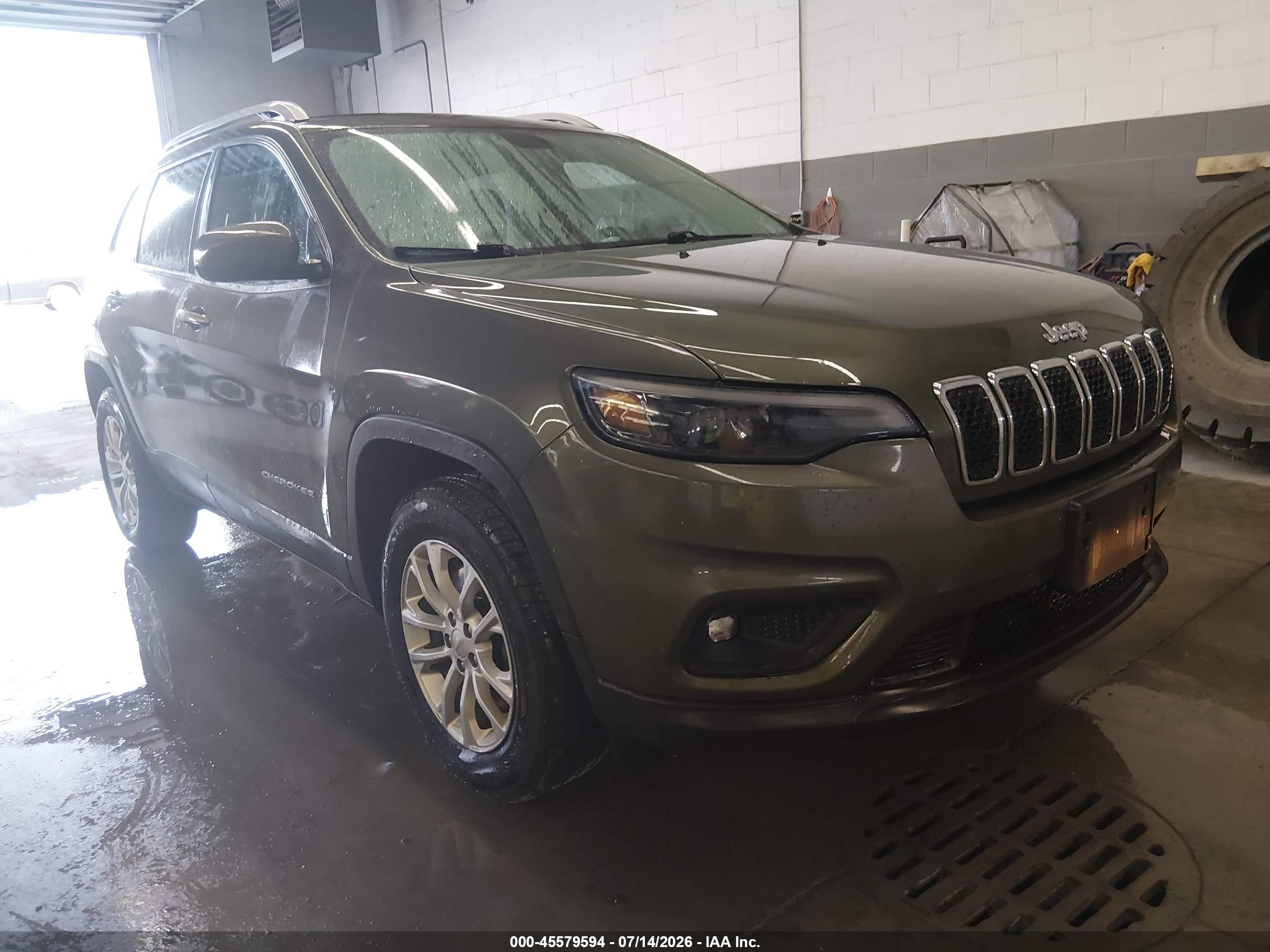 2019 Jeep Cherokee Latitude, VIN 1C4PJMCB2KD343632 — Normal wear