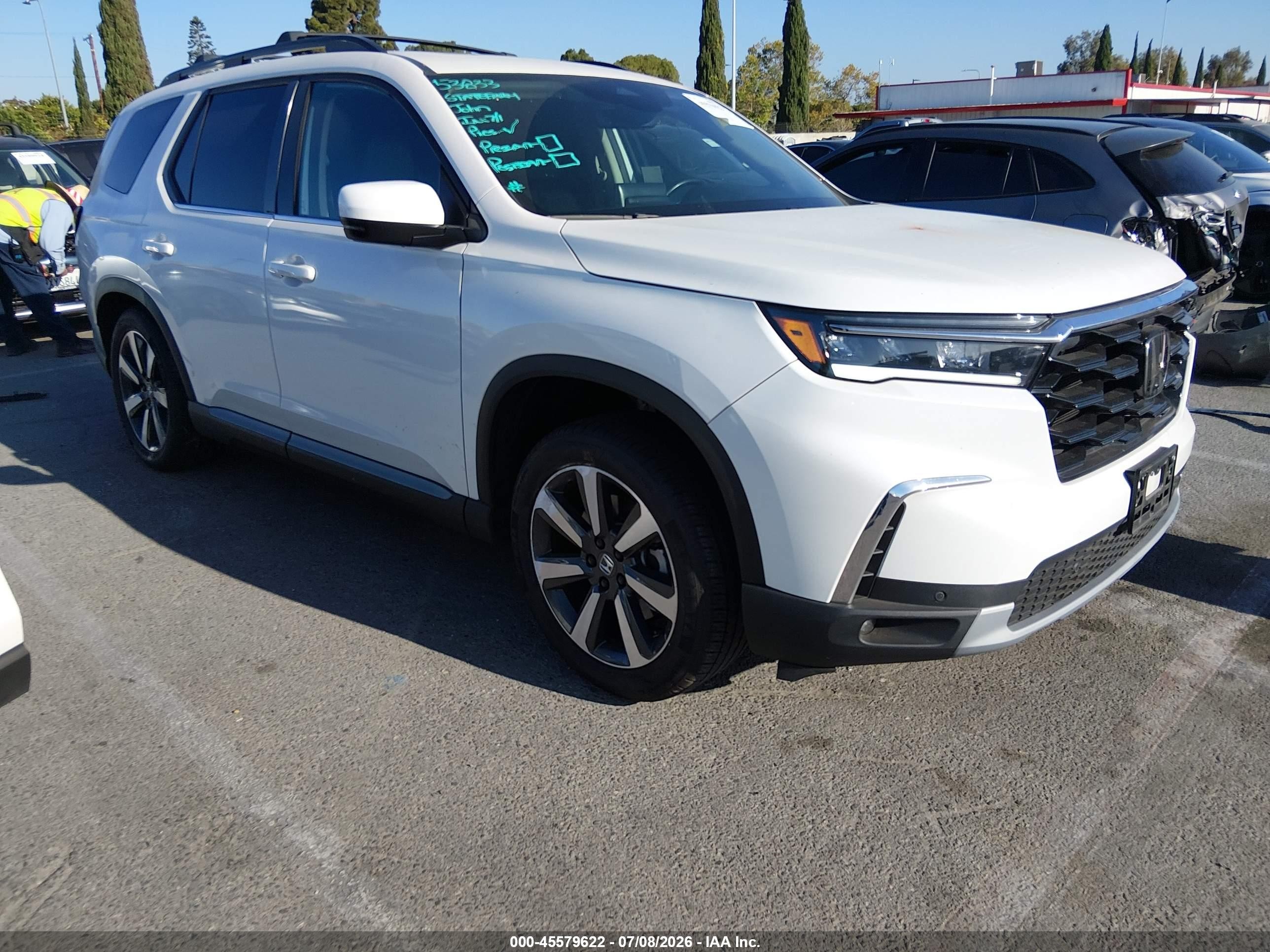 2024 Honda Pilot Touring, VIN 5FNYG2H74RB002389 — Rear end