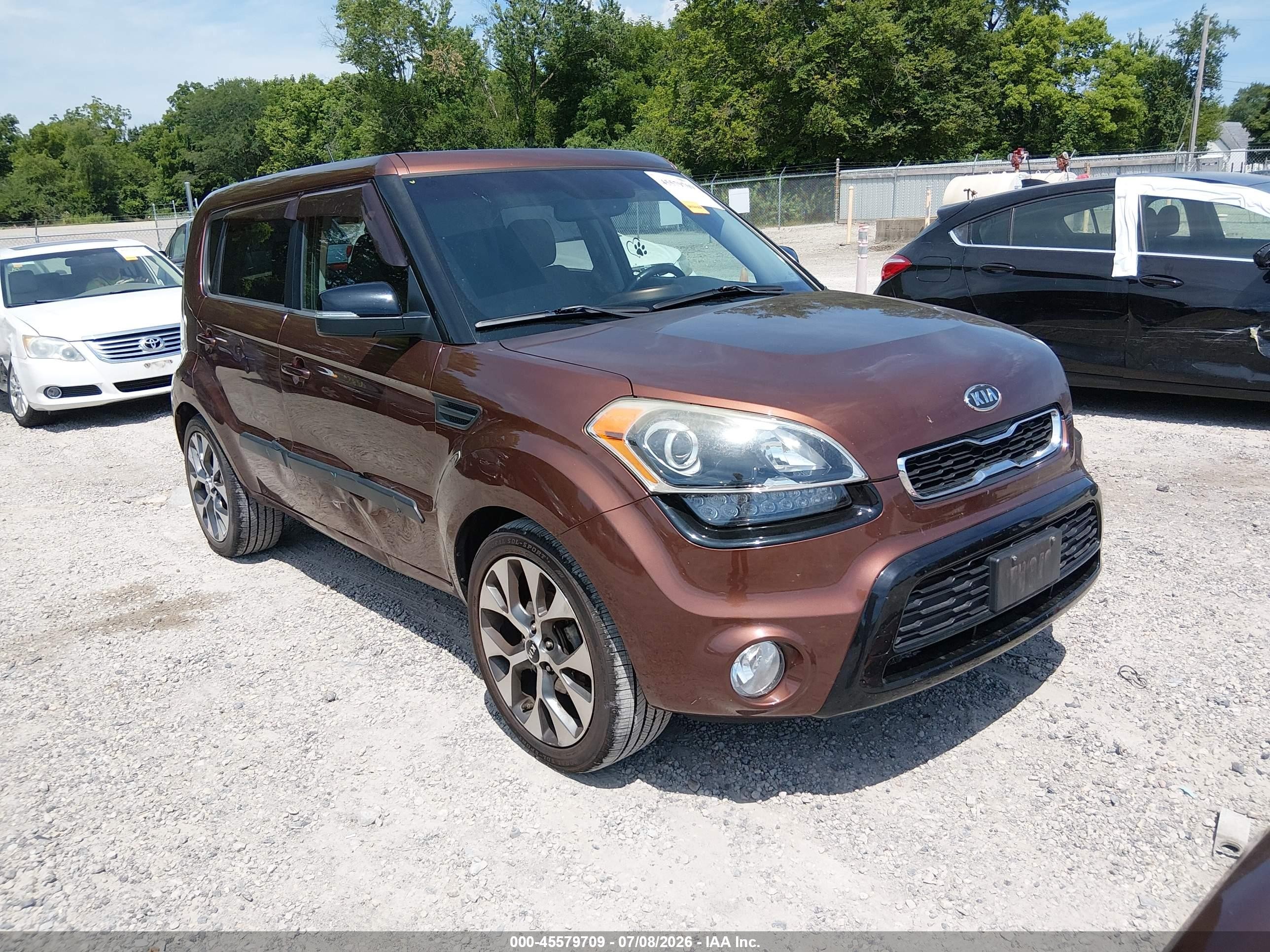 2012 Kia Soul +, VIN KNDJT2A61C7423949 — Side