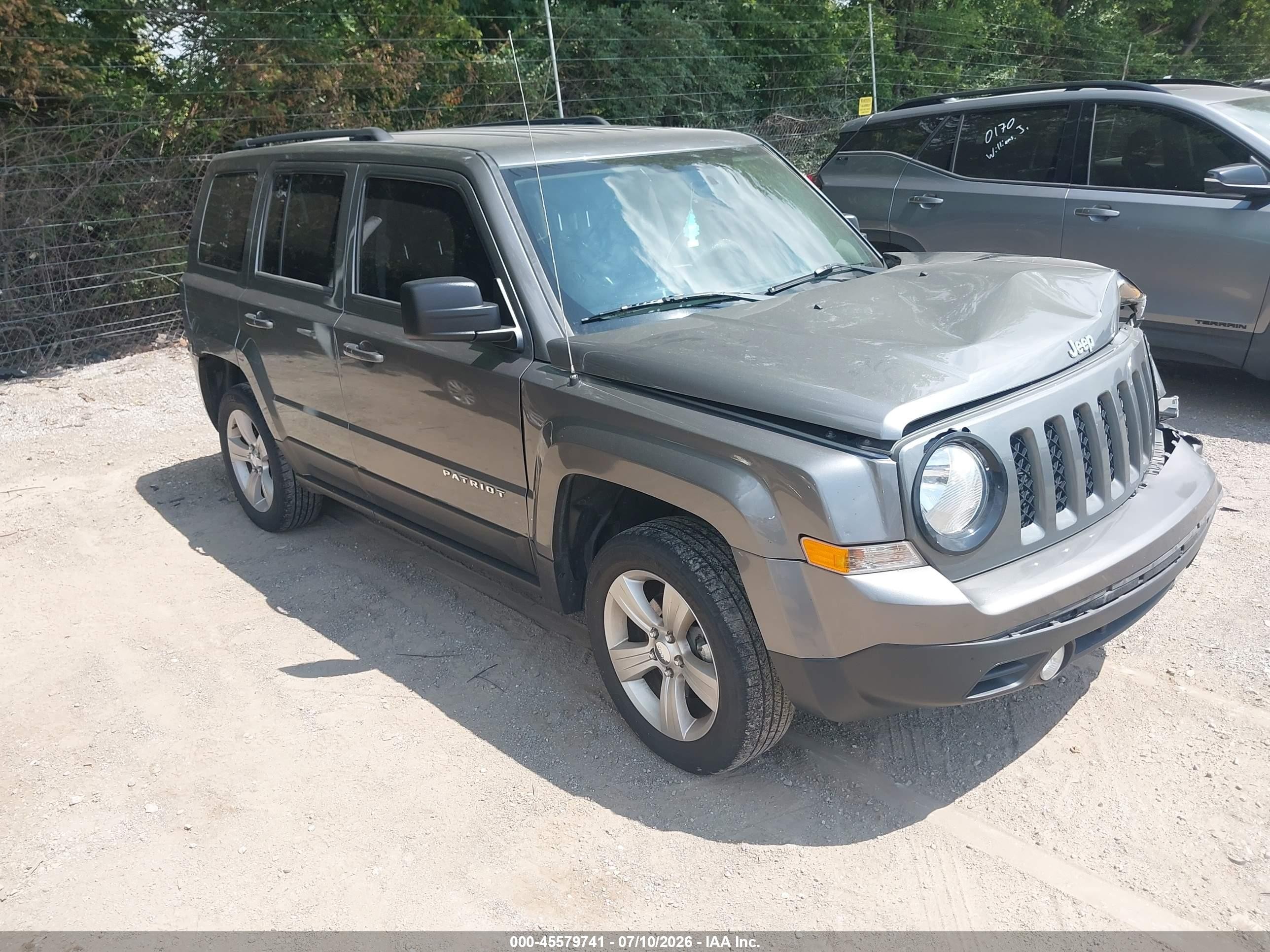 2014 Jeep Patriot Latitude, VIN 1C4NJRFBXED616921 — Front end