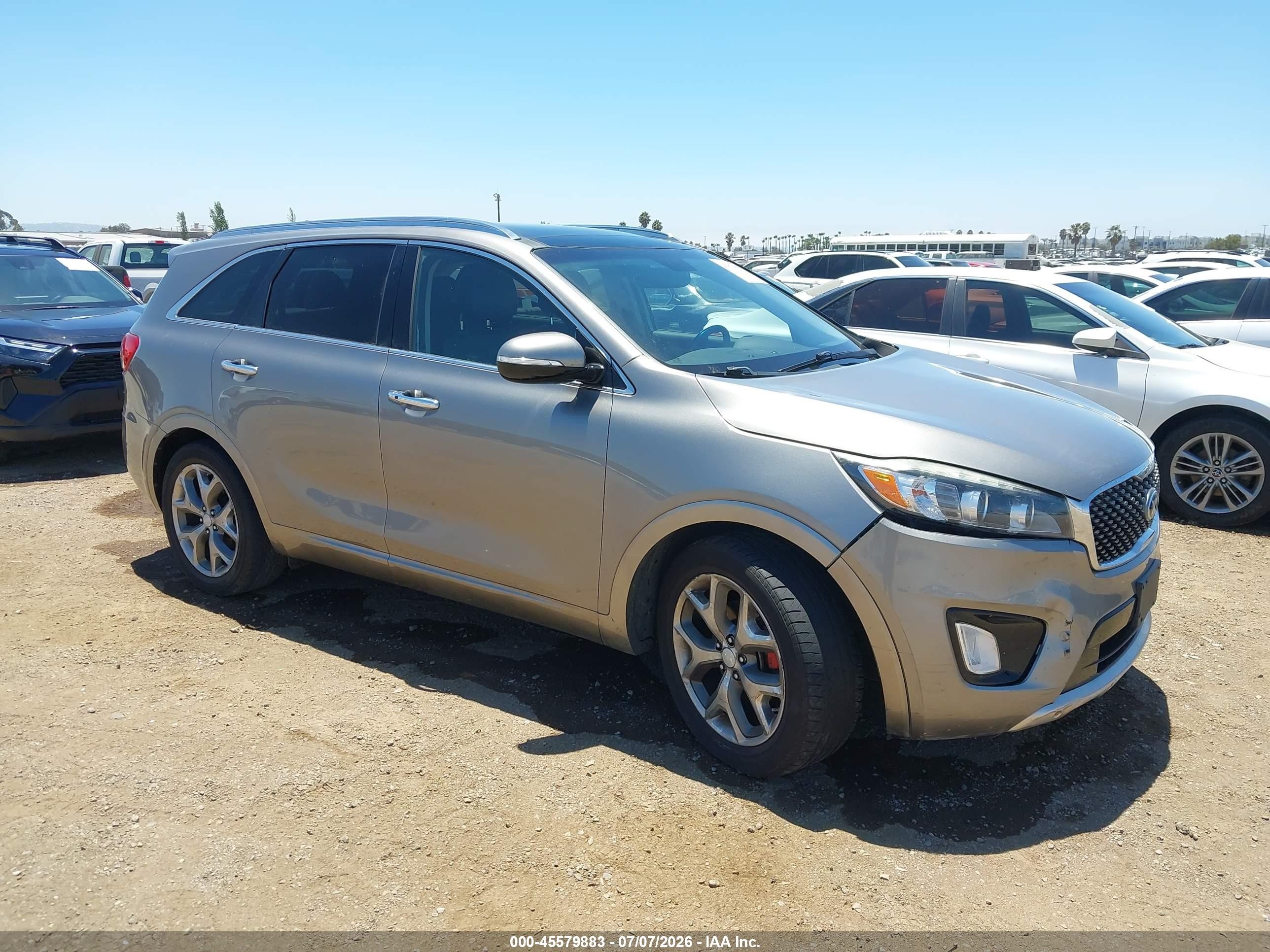 2016 Kia Sorento SX, VIN 5XYPK4A59GG169268 — Normal wear