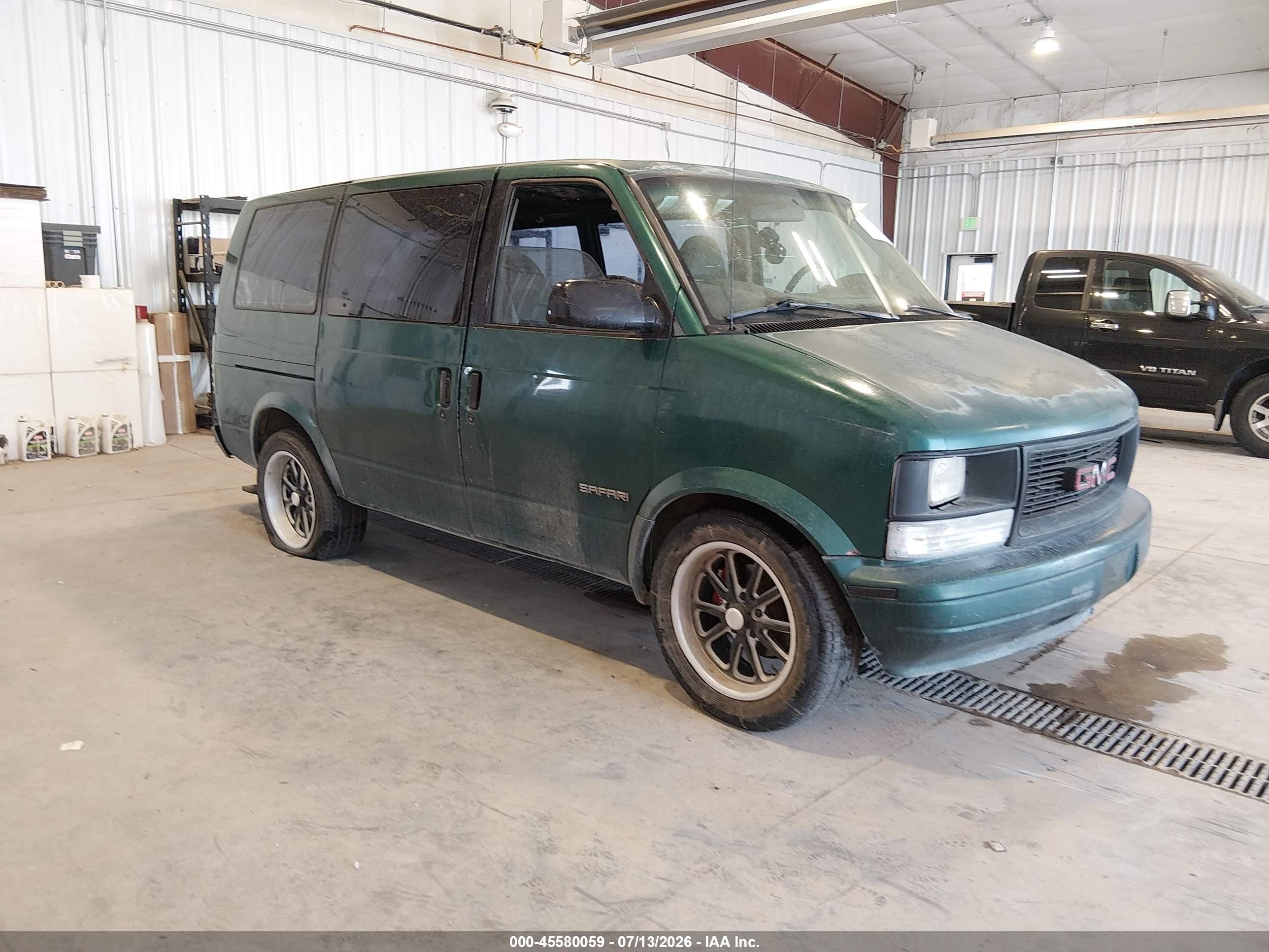 1999 GMC Safari, VIN 1GKDM19W5XB517655 — Normal wear
