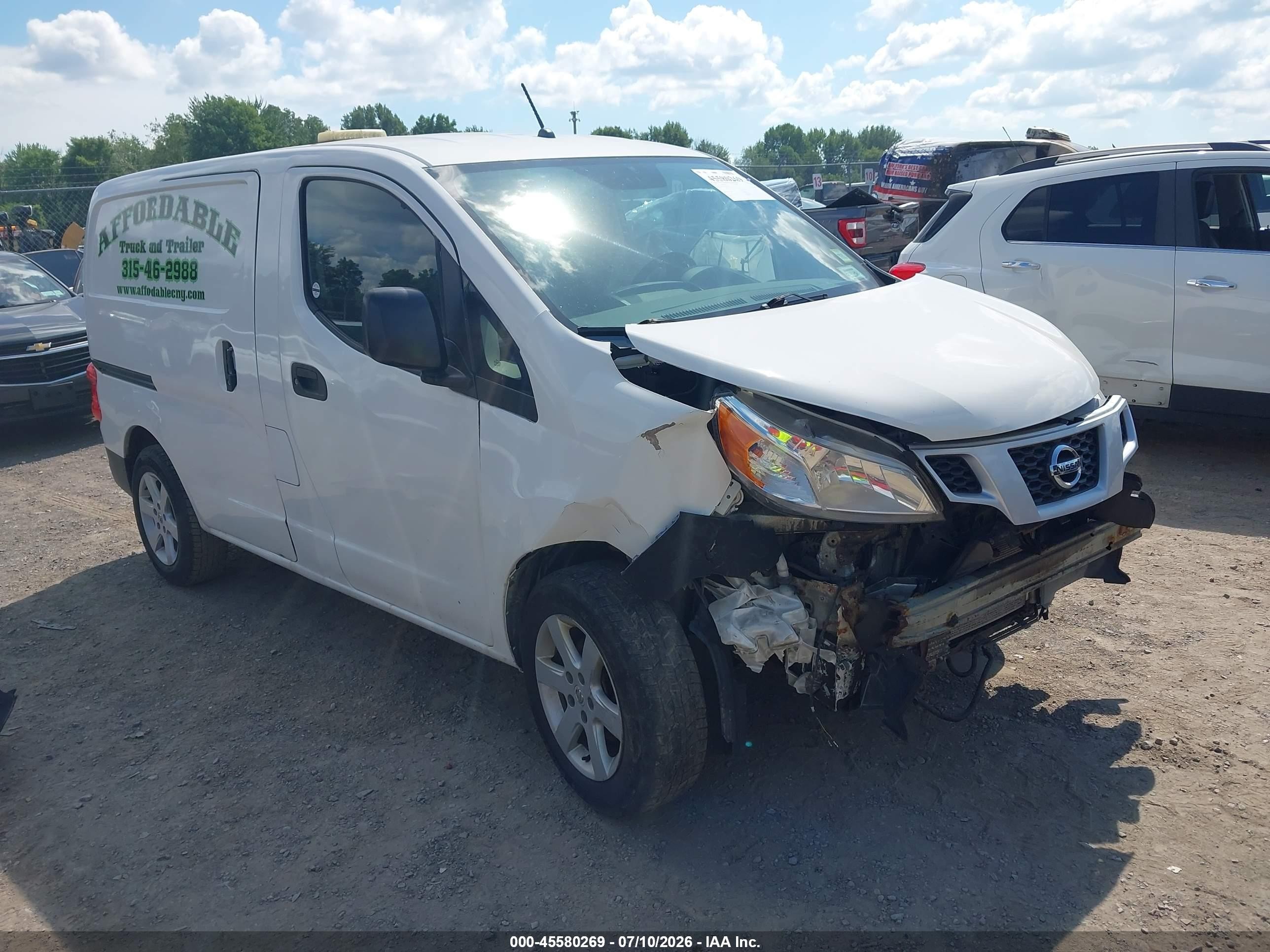 2017 Nissan NV200 SV, VIN 3N6CM0KN1HK710679 — Front end