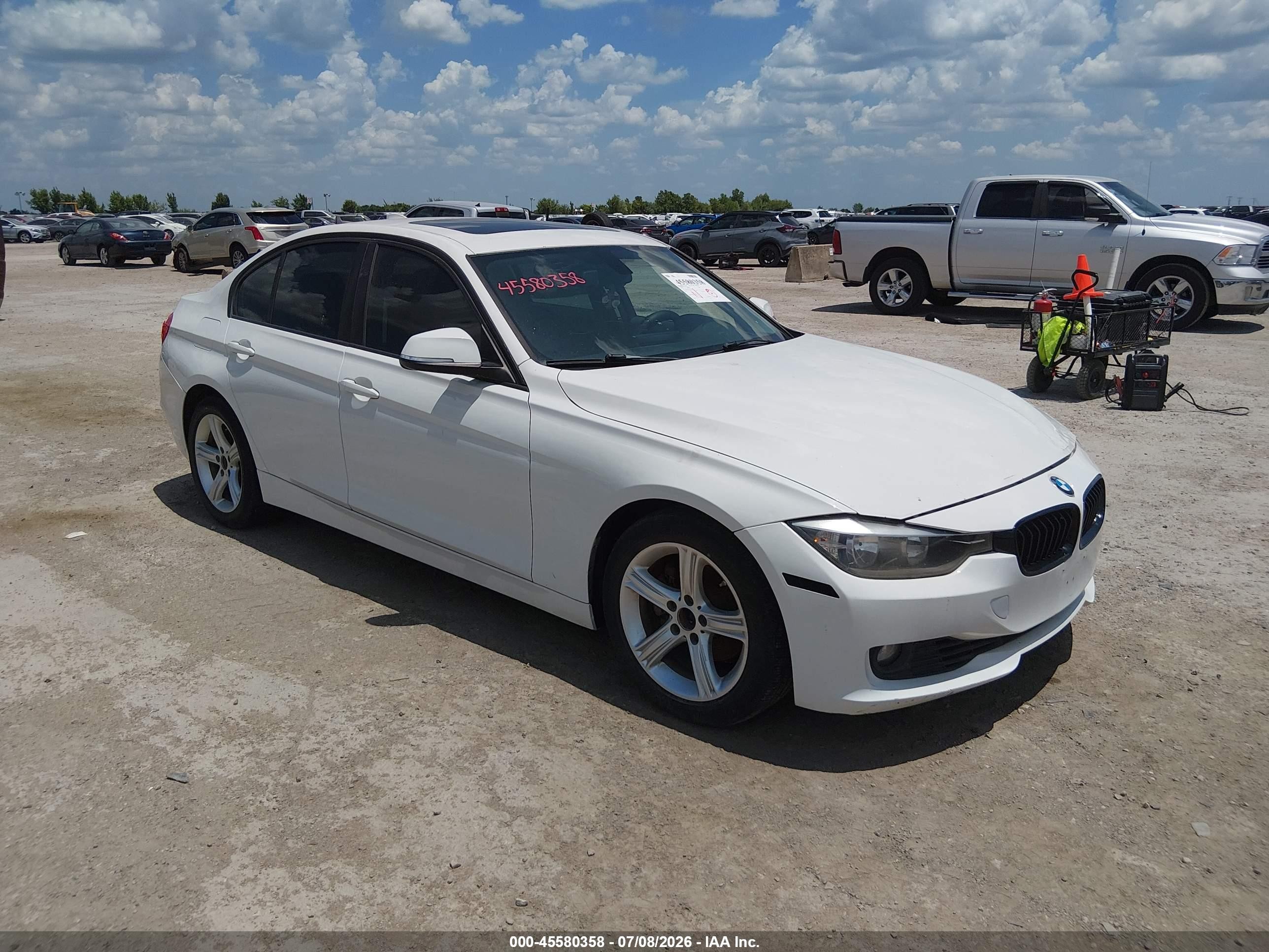 2014 BMW 3 Series 328i, VIN WBA3A5C57EP602002 — Normal wear