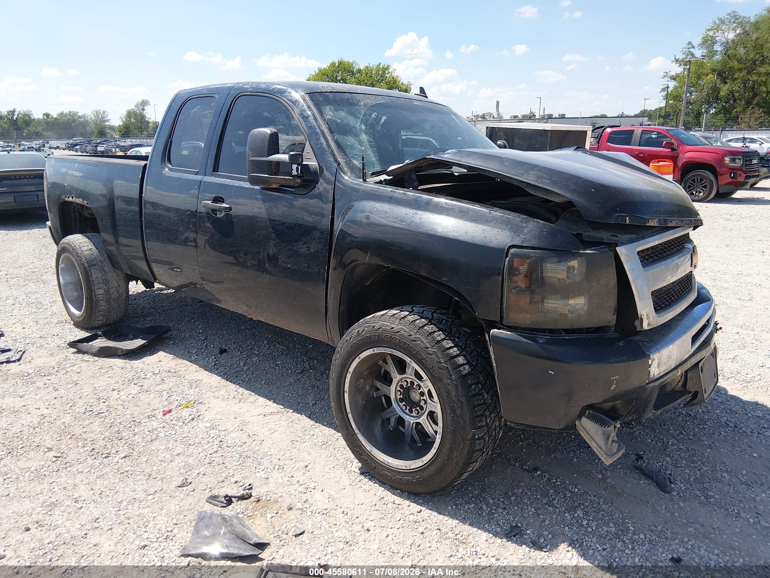 2013 Chevrolet Silverado 1500 LT, VIN 1GCRKSE72DZ347382 — Front end