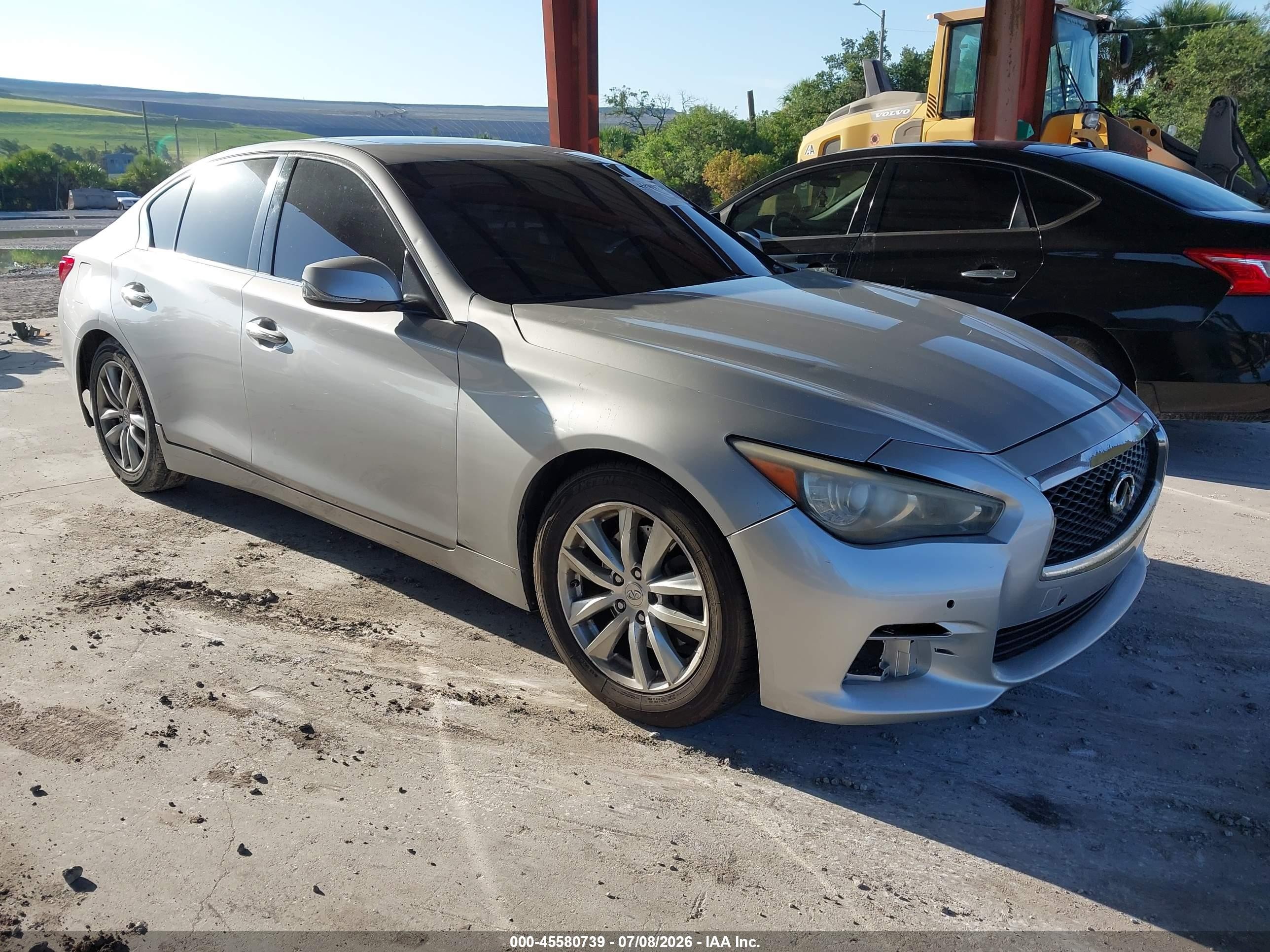 2014 Infiniti Q50, VIN JN1BV7AP2EM686091 — Normal wear