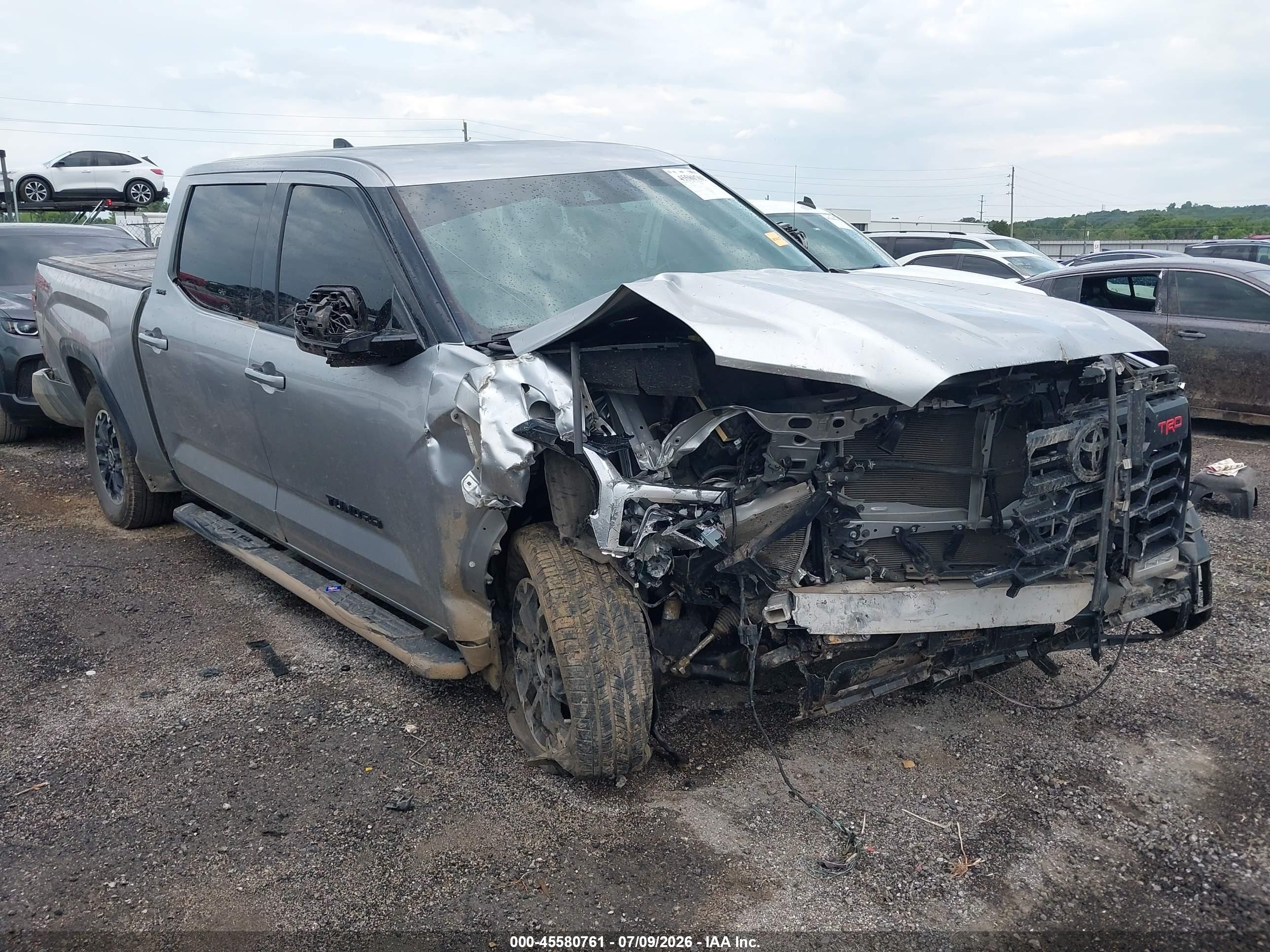 2023 Toyota Tundra SR5, VIN 5TFLA5DB2PX099912 — Перед