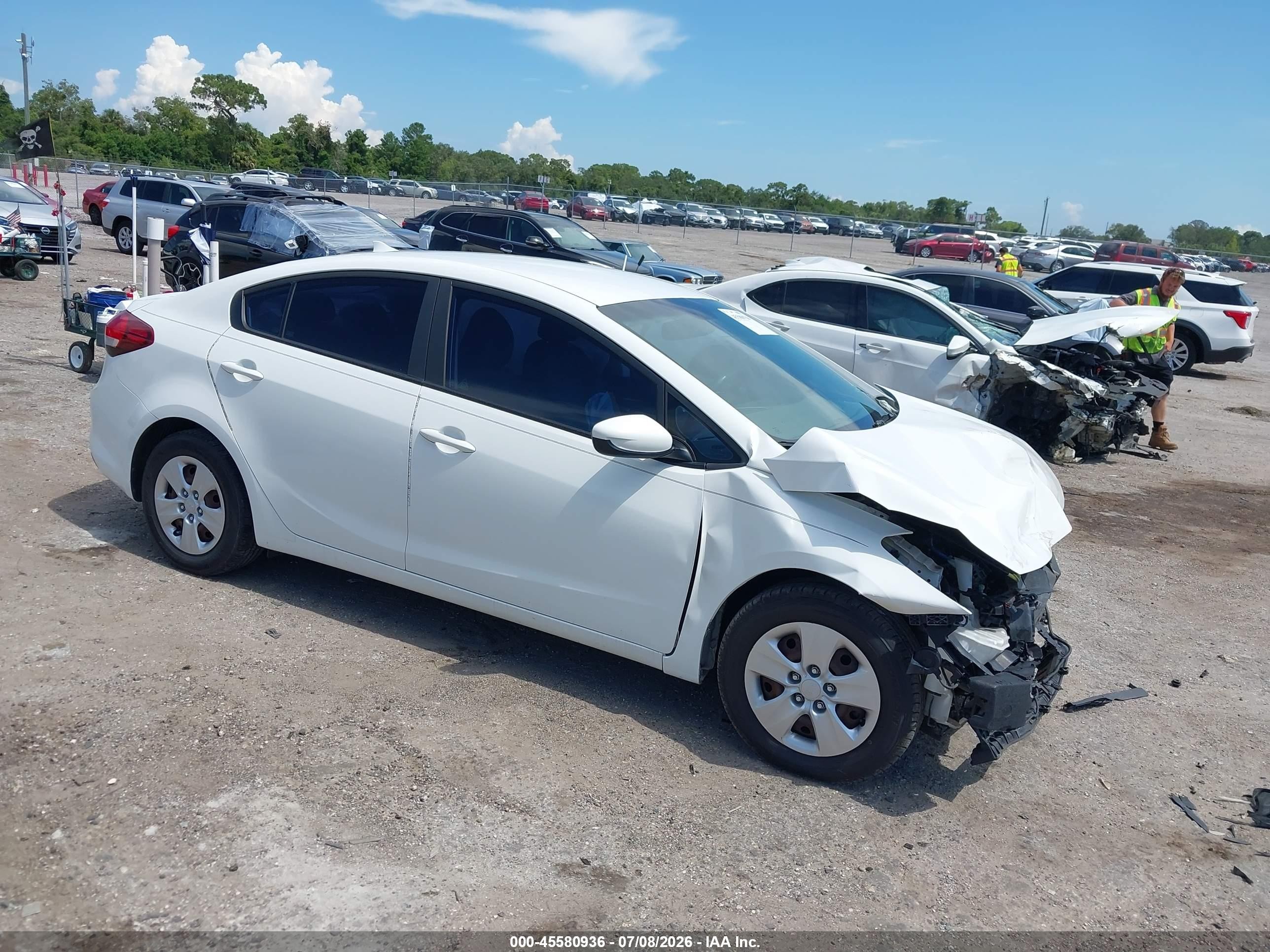 2017 Kia Forte LX, VIN 3KPFK4A71HE073565 — Front end