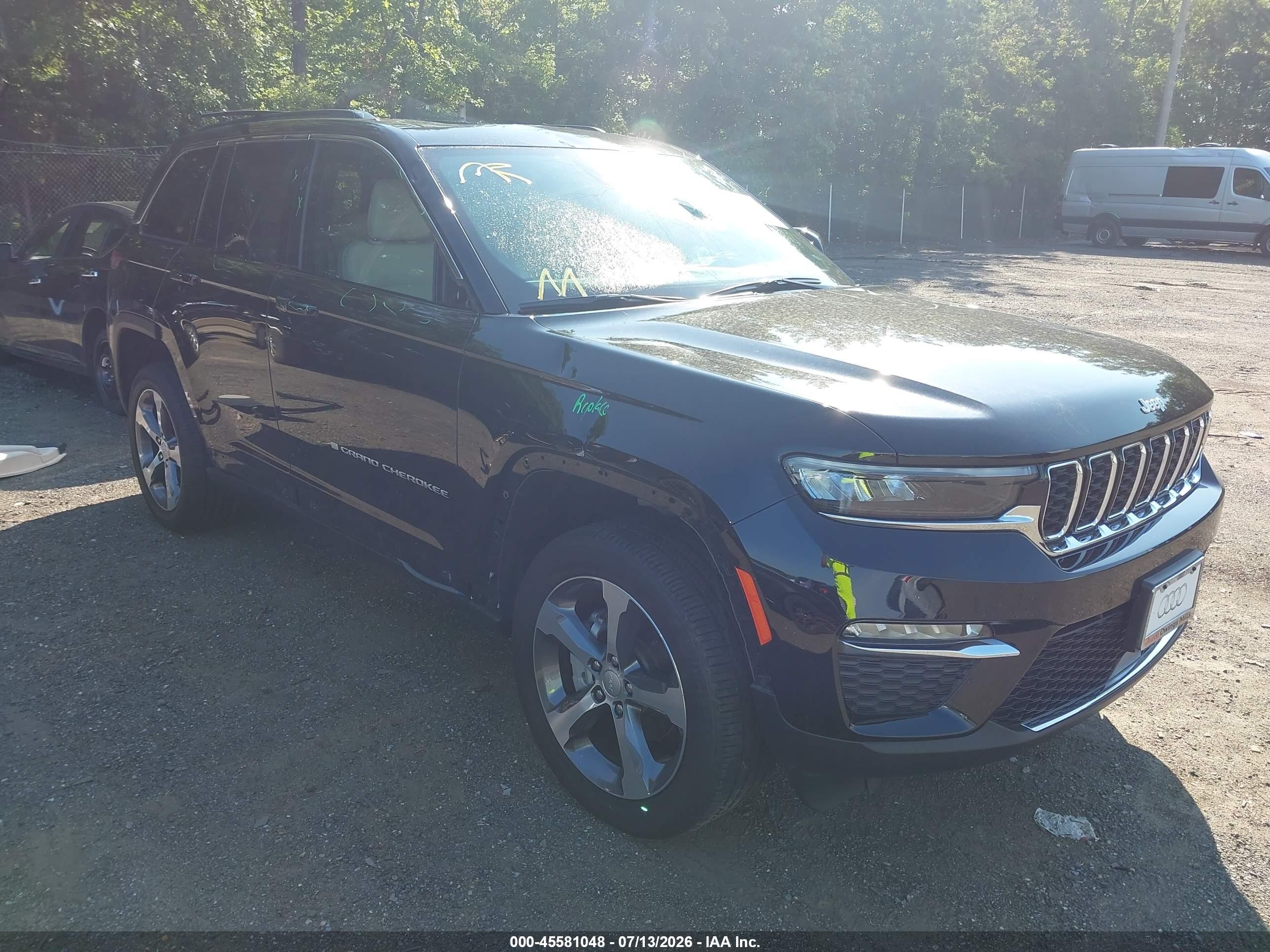 2025 Jeep Grand Cherokee Limited, VIN 1C4RJHBG3S8725383 — Roof