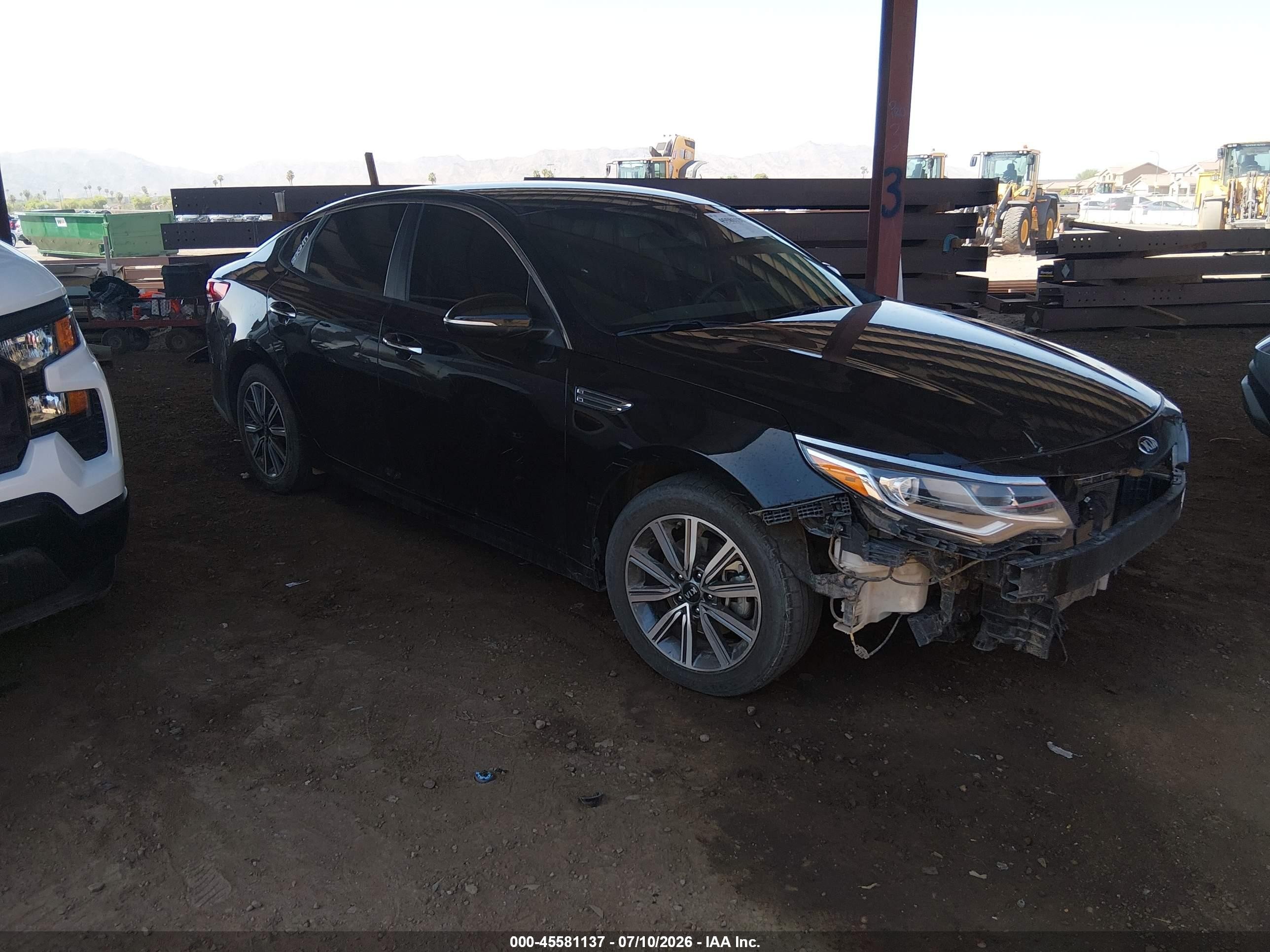 2019 Kia Optima LX, VIN 5XXGT4L39KG349274 — Front end