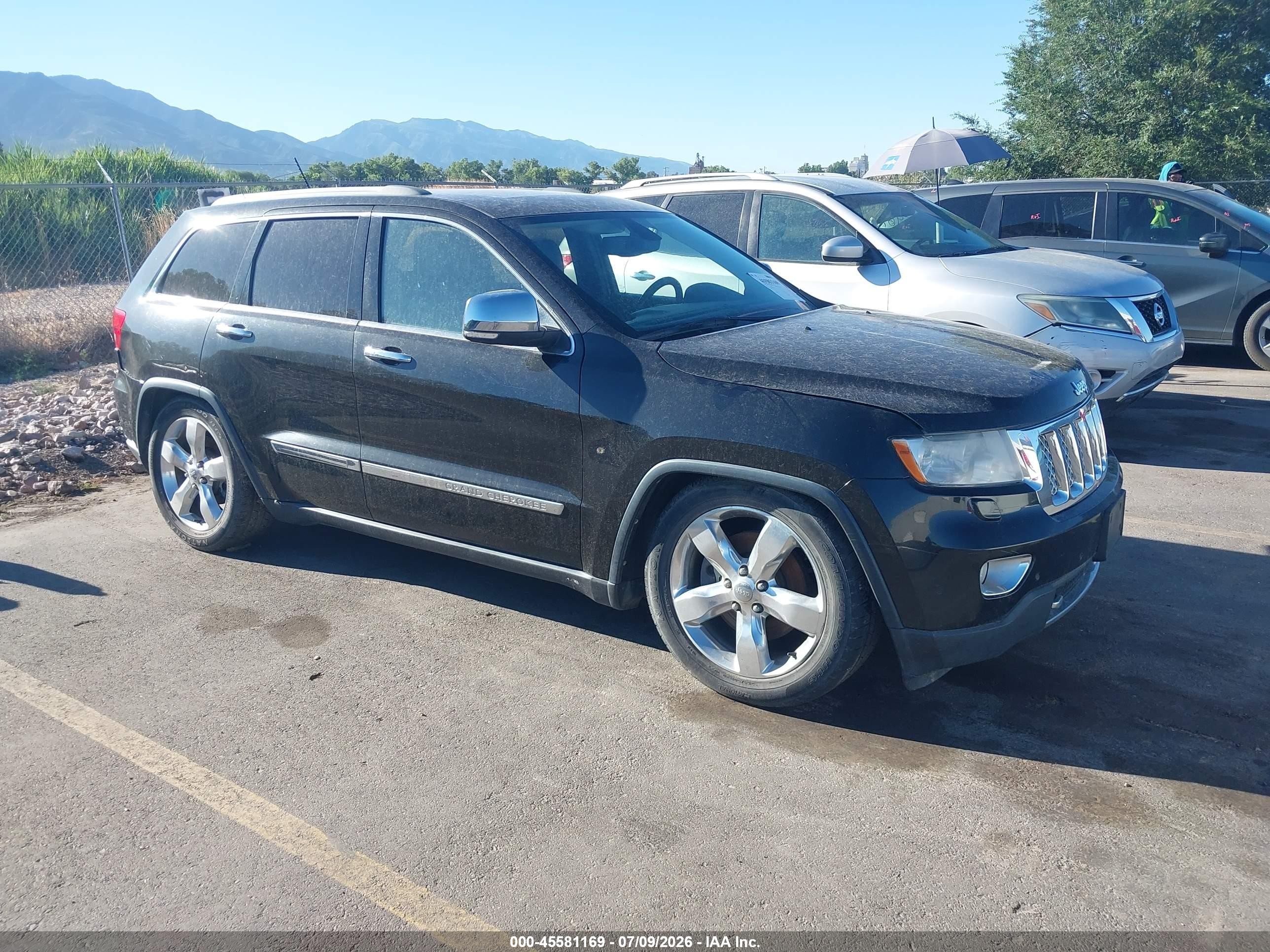 2013 Jeep Grand Cherokee Overland, VIN 1C4RJFCTXDC573442 — Normal wear