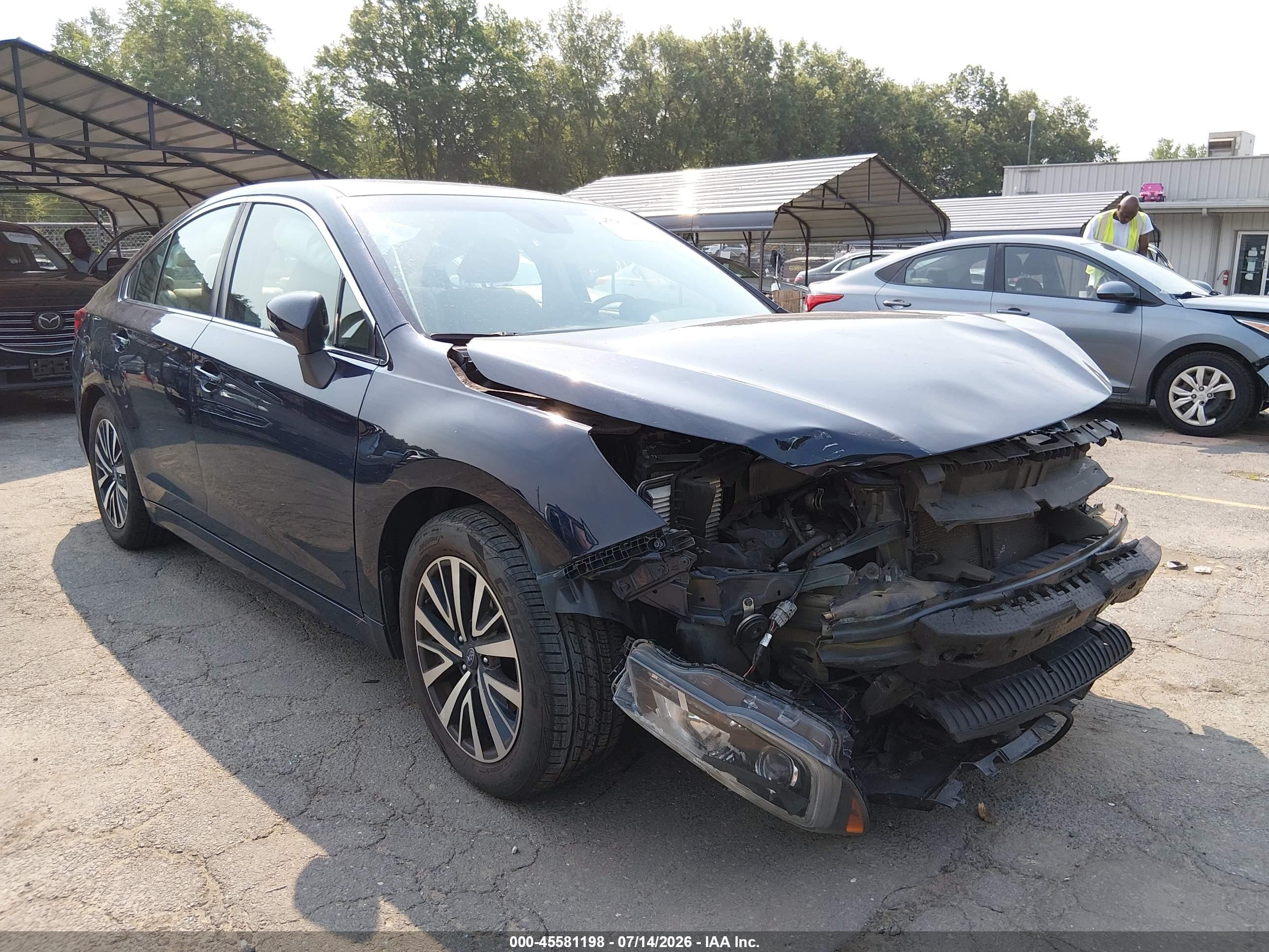 2018 Subaru Legacy Premium, VIN 4S3BNAF64J3032154 — Перед