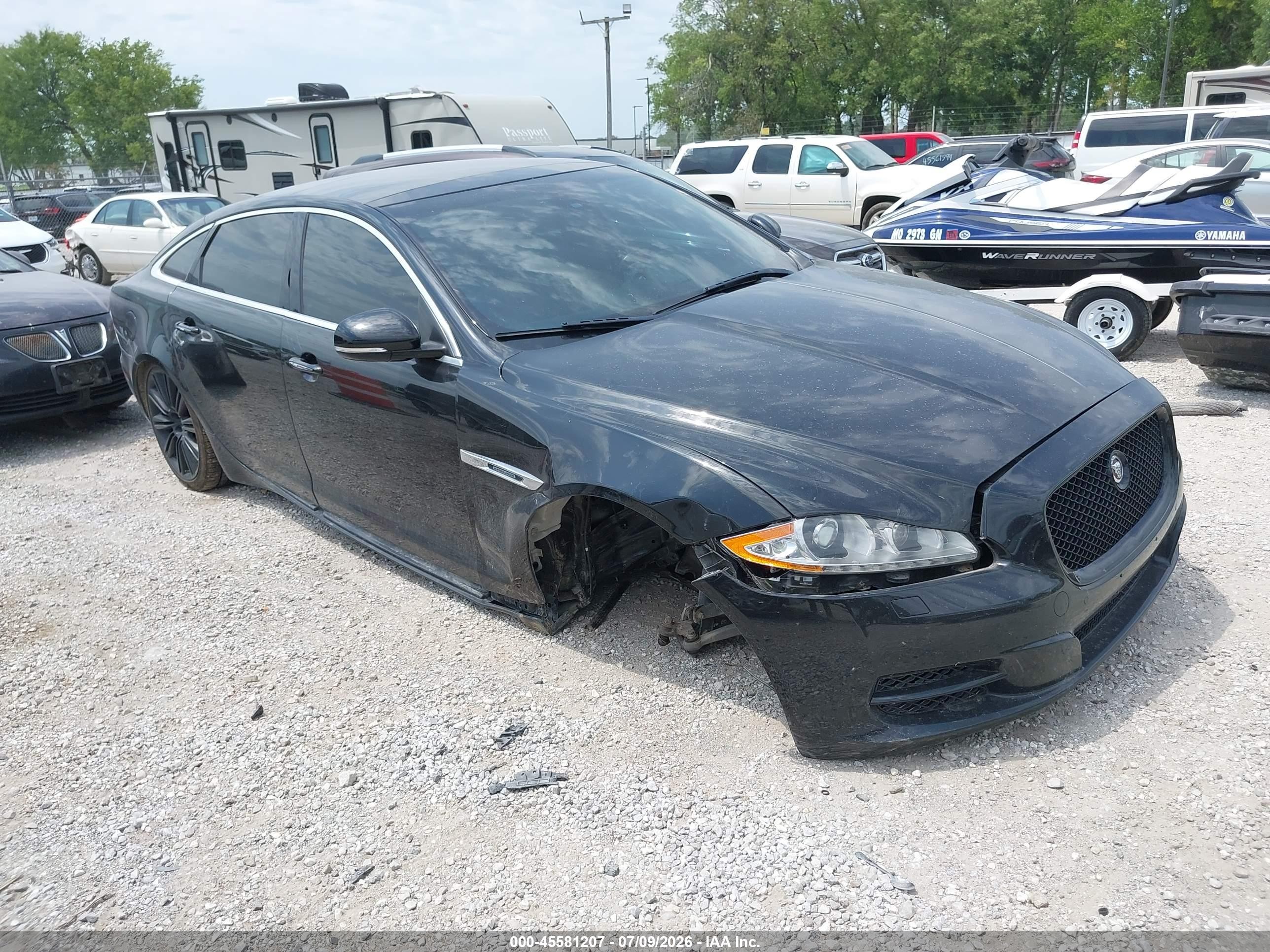 2011 Jaguar XJ Supercharged, VIN SAJWA2GE0BMV03111 — Front end