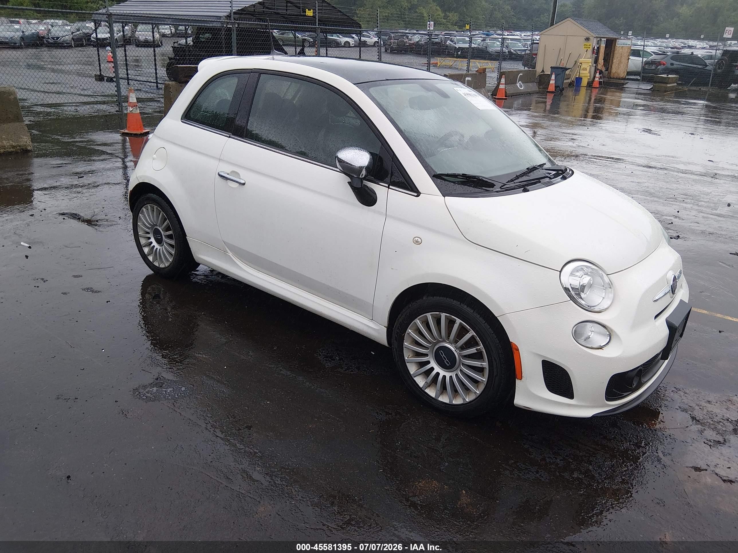 2018 FIAT 500 Lounge, VIN 3C3CFFCH0JT524015 — Normal wear