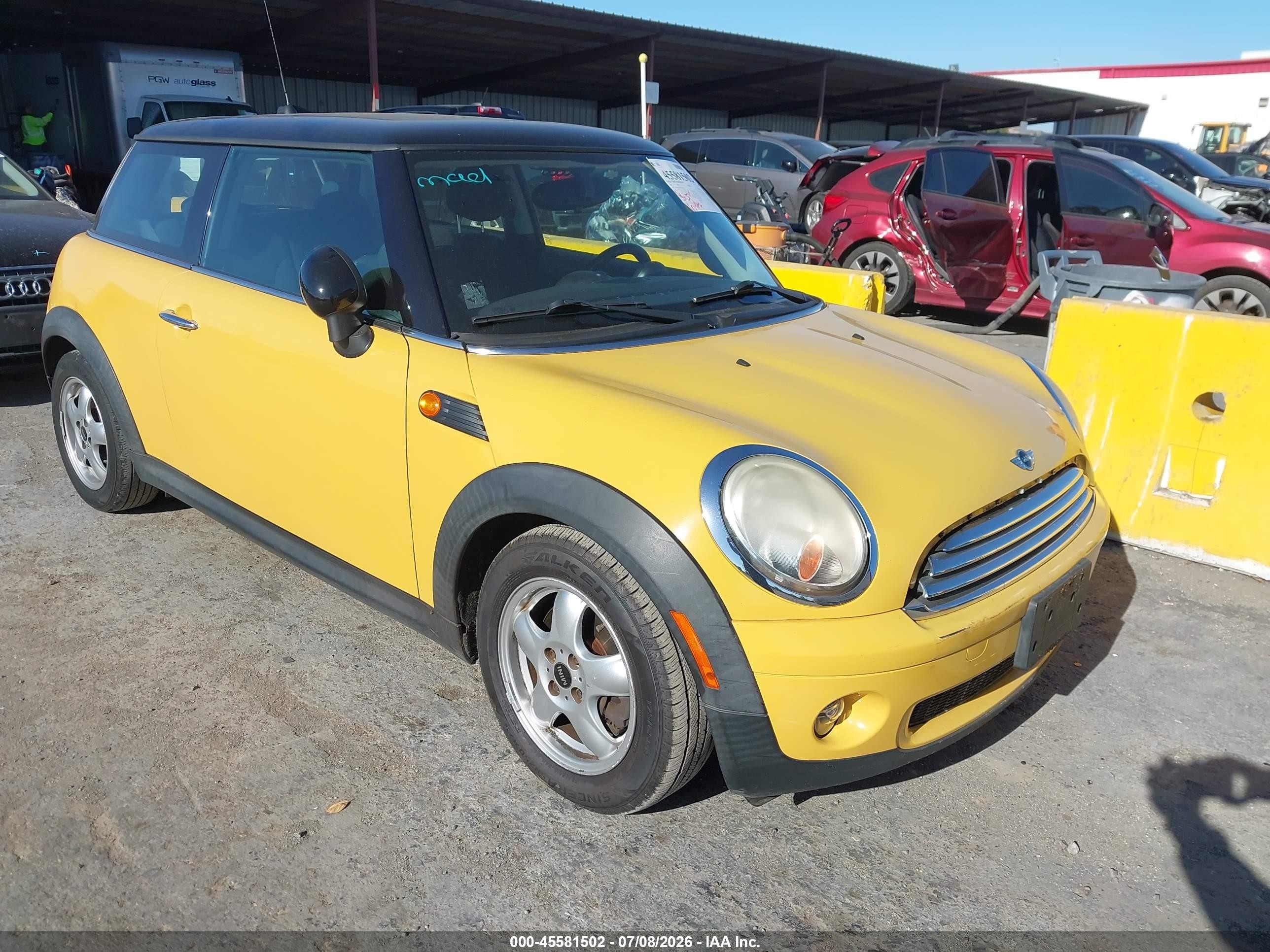 2009 MINI Hardtop, VIN WMWMF33539TU72677 — Front end