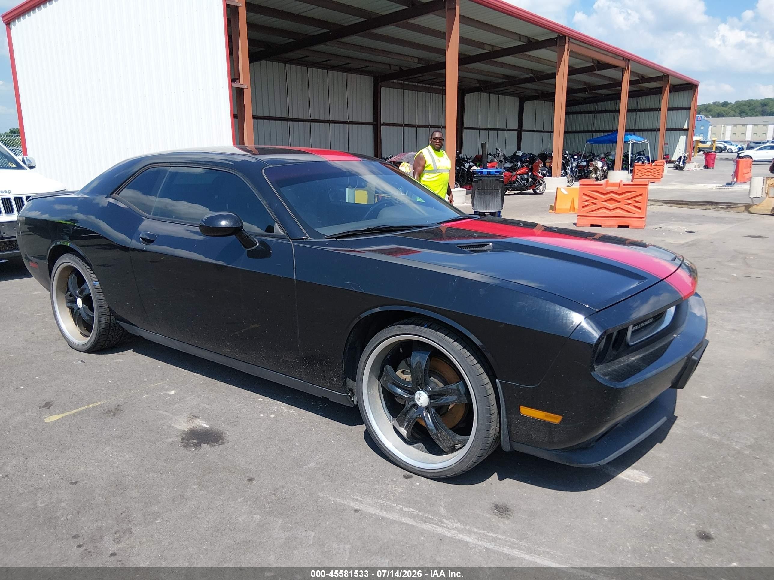 2014 Dodge Challenger SXT, VIN 2C3CDYAG2EH154177 — Front end
