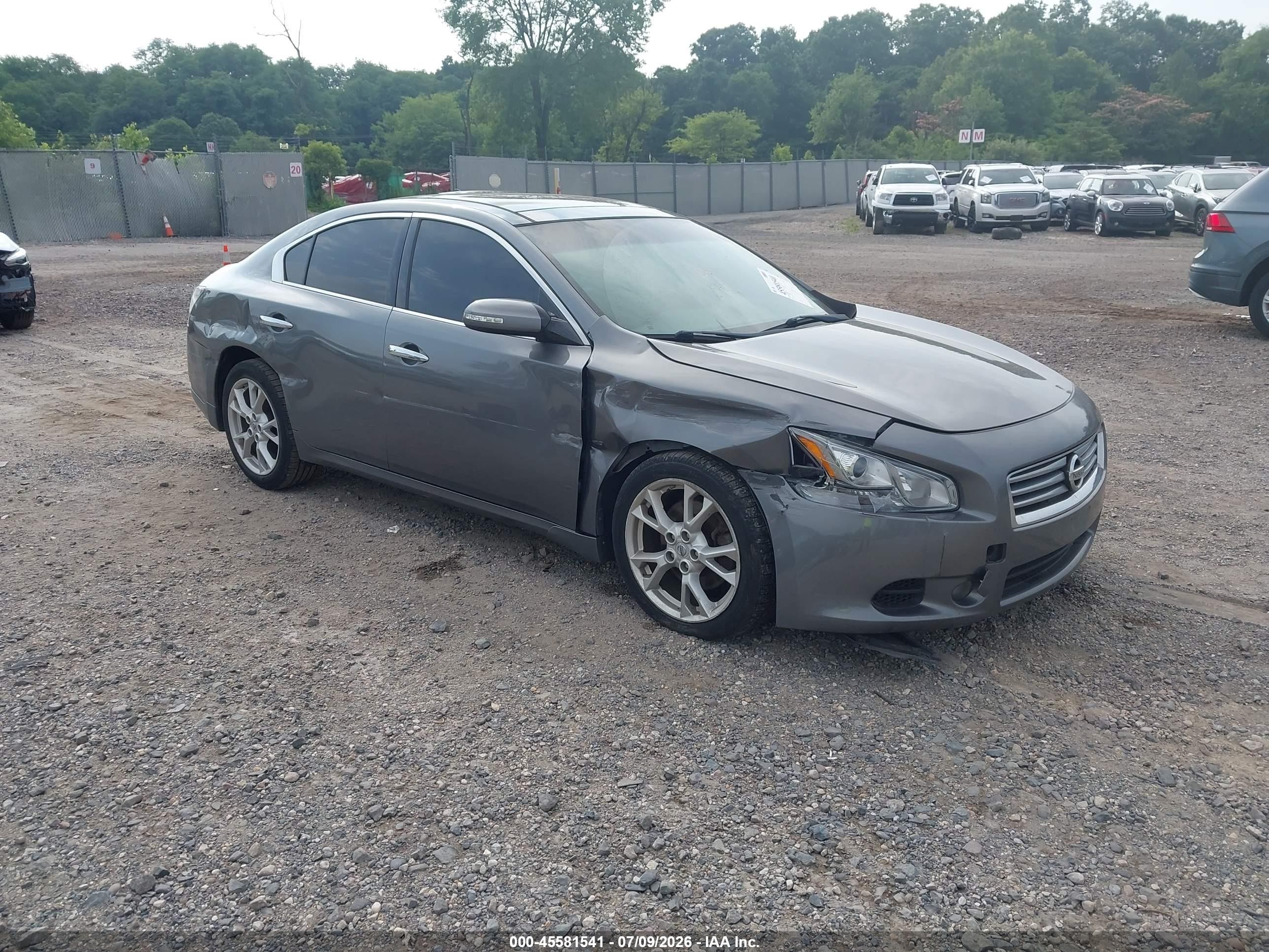 2014 Nissan Maxima SV, VIN 1N4AA5AP8EC492833 — Бок