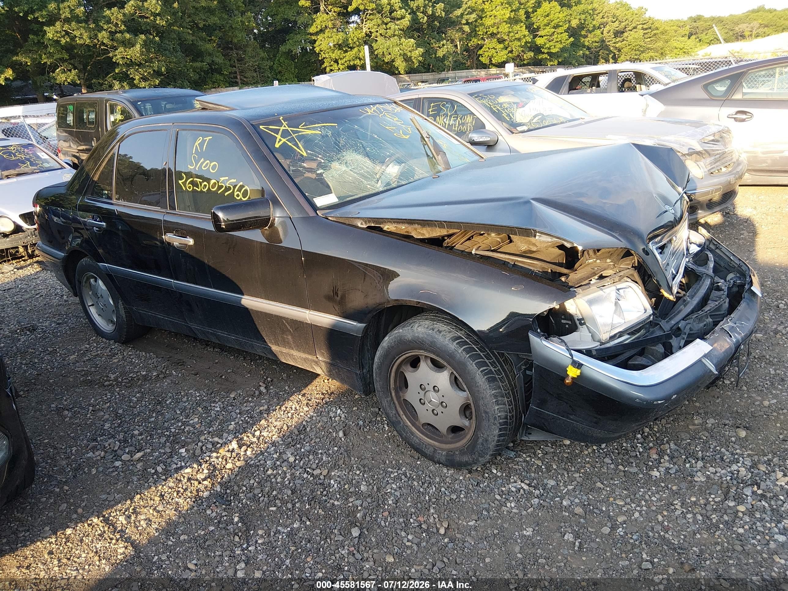 1999 Mercedes-Benz C 230/260/280/320, VIN WDBHA29G0XA800442 — Front end