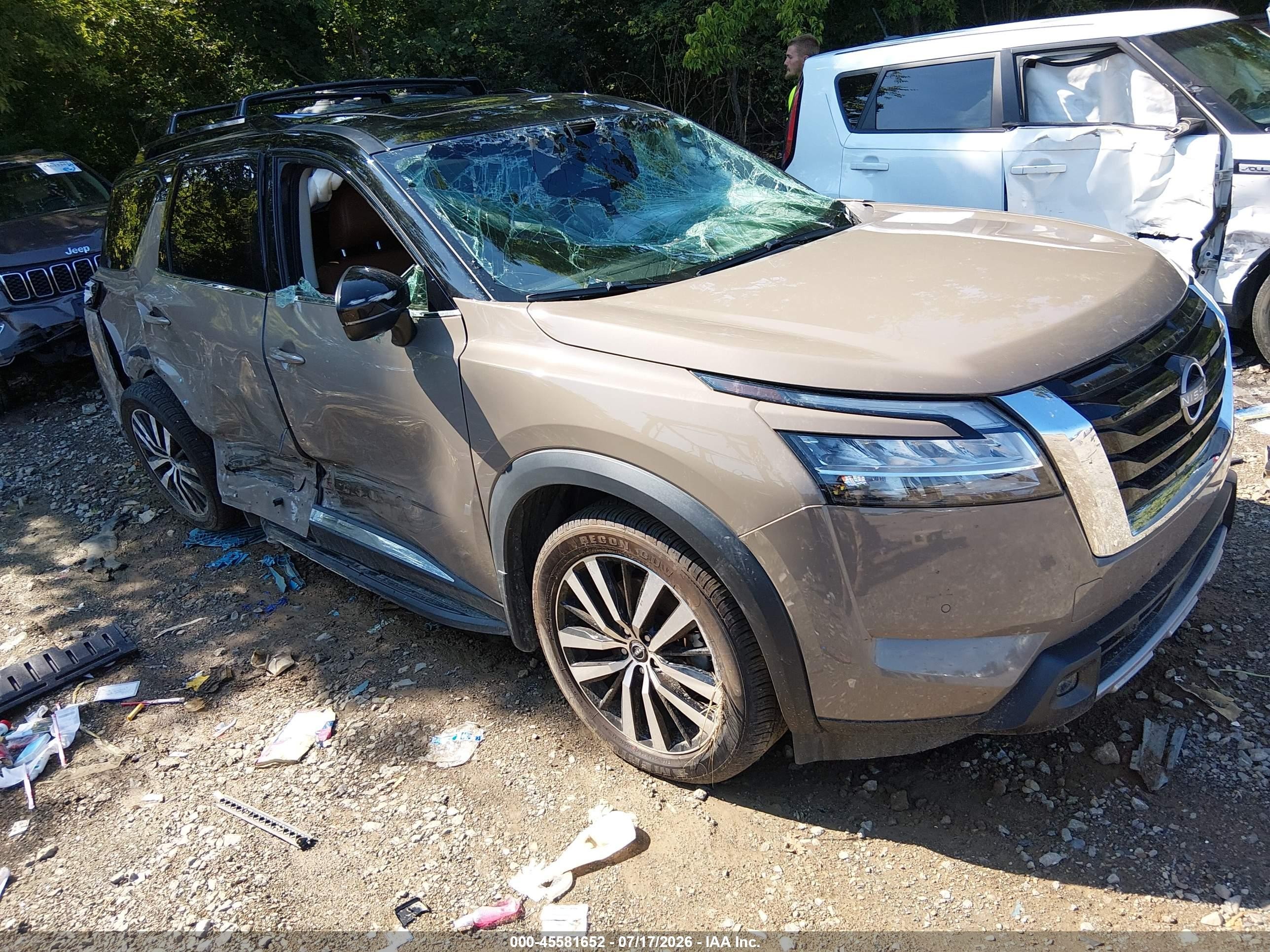 2023 Nissan Pathfinder Platinum, VIN 5N1DR3DH6PC216416 — Side