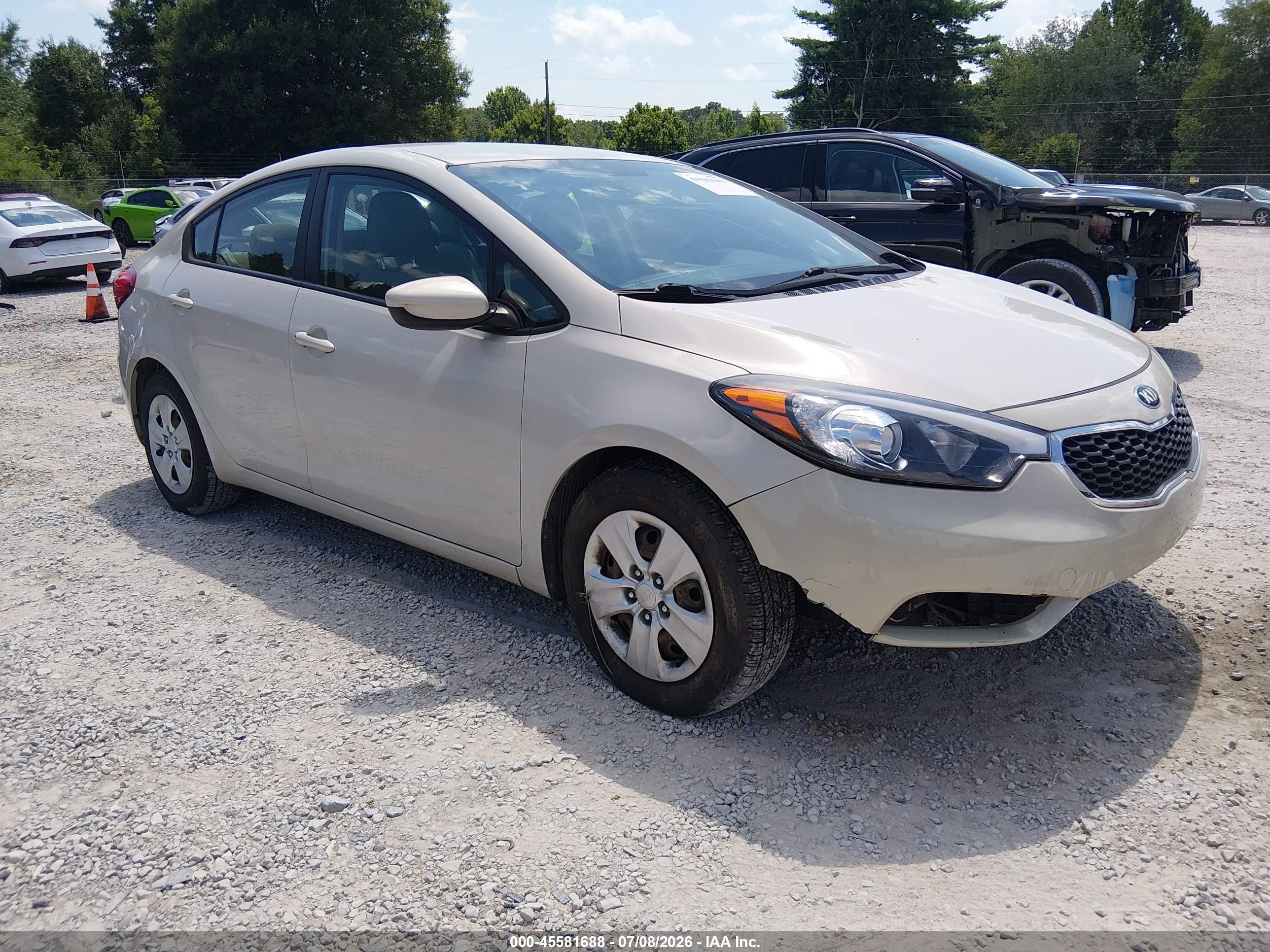 2015 Kia Forte LX, VIN KNAFK4A6XF5409548 — Front end