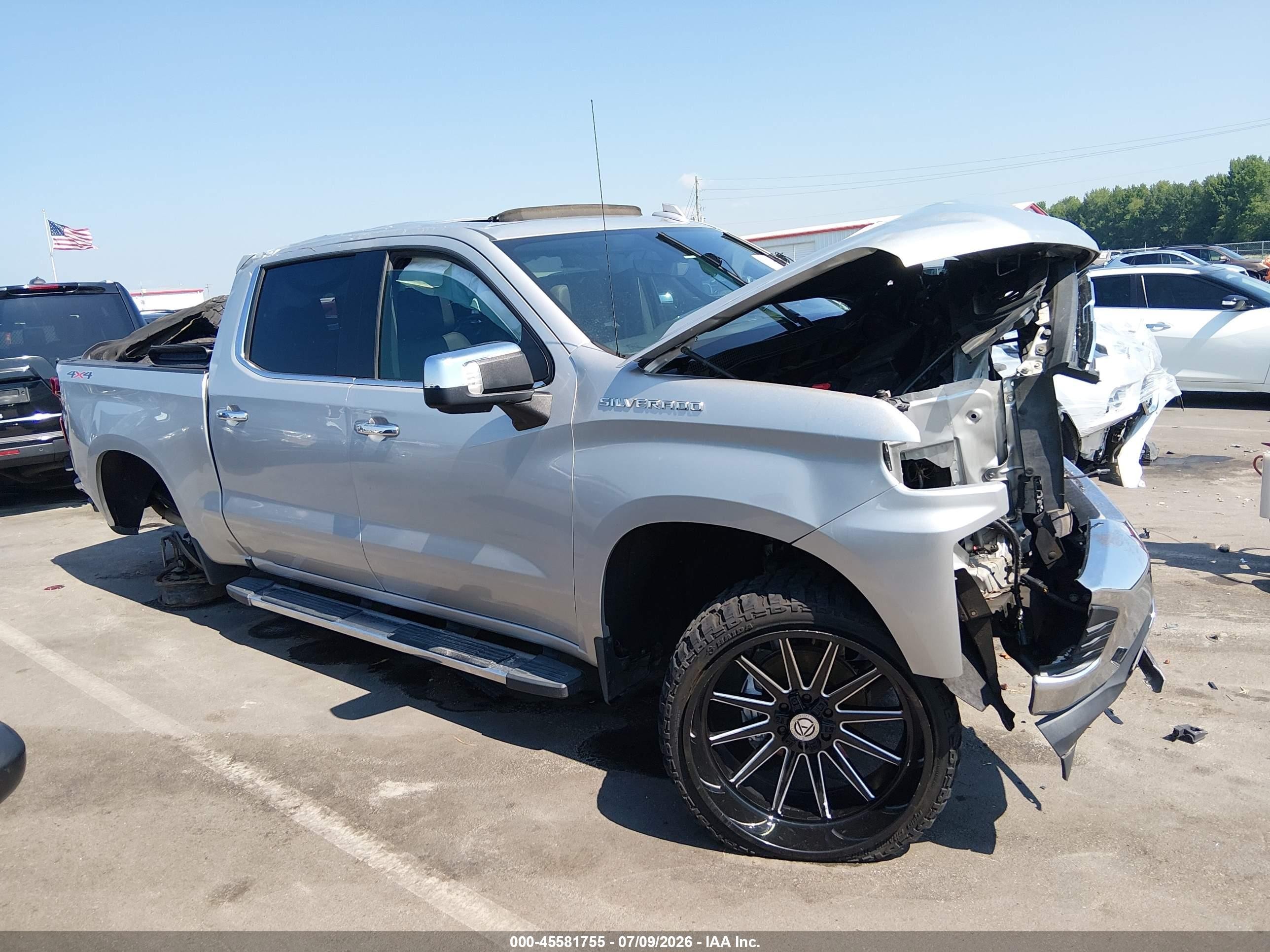 2019 Chevrolet Silverado 1500 LTZ, VIN 3GCUYGEL8KG167758 — Front end