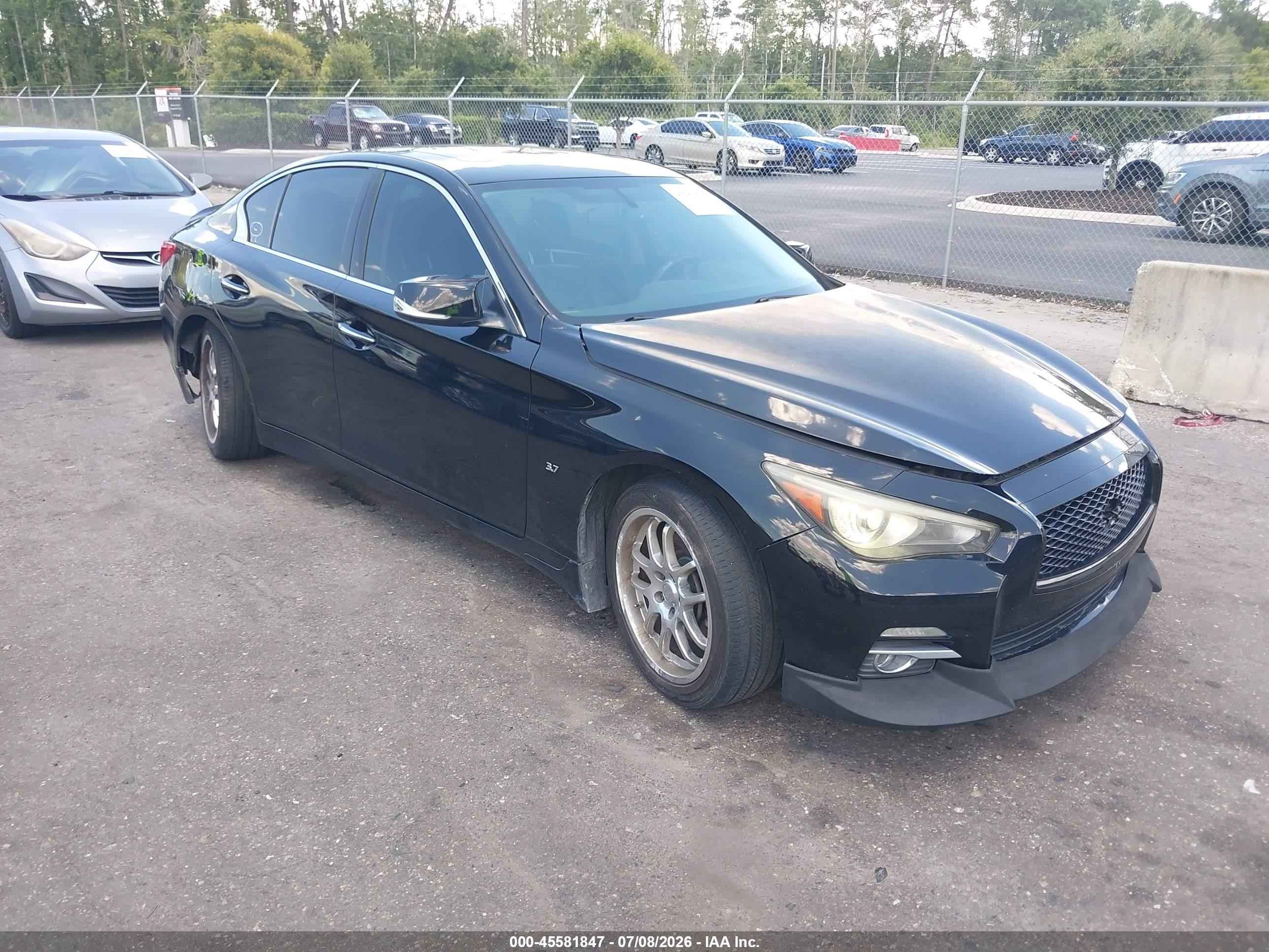 2015 Infiniti Q50 Premium, VIN JN1BV7AP4FM339881 — Rear end