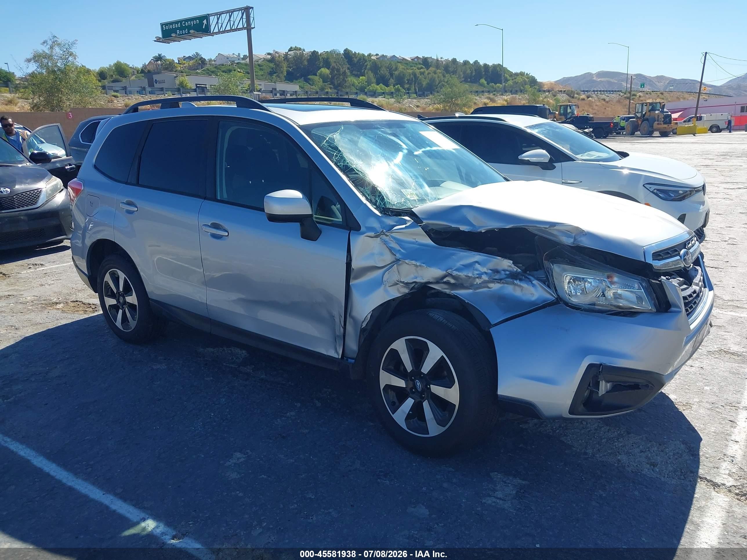 2017 Subaru Forester Premium, VIN JF2SJAGC2HH494050 — Front end