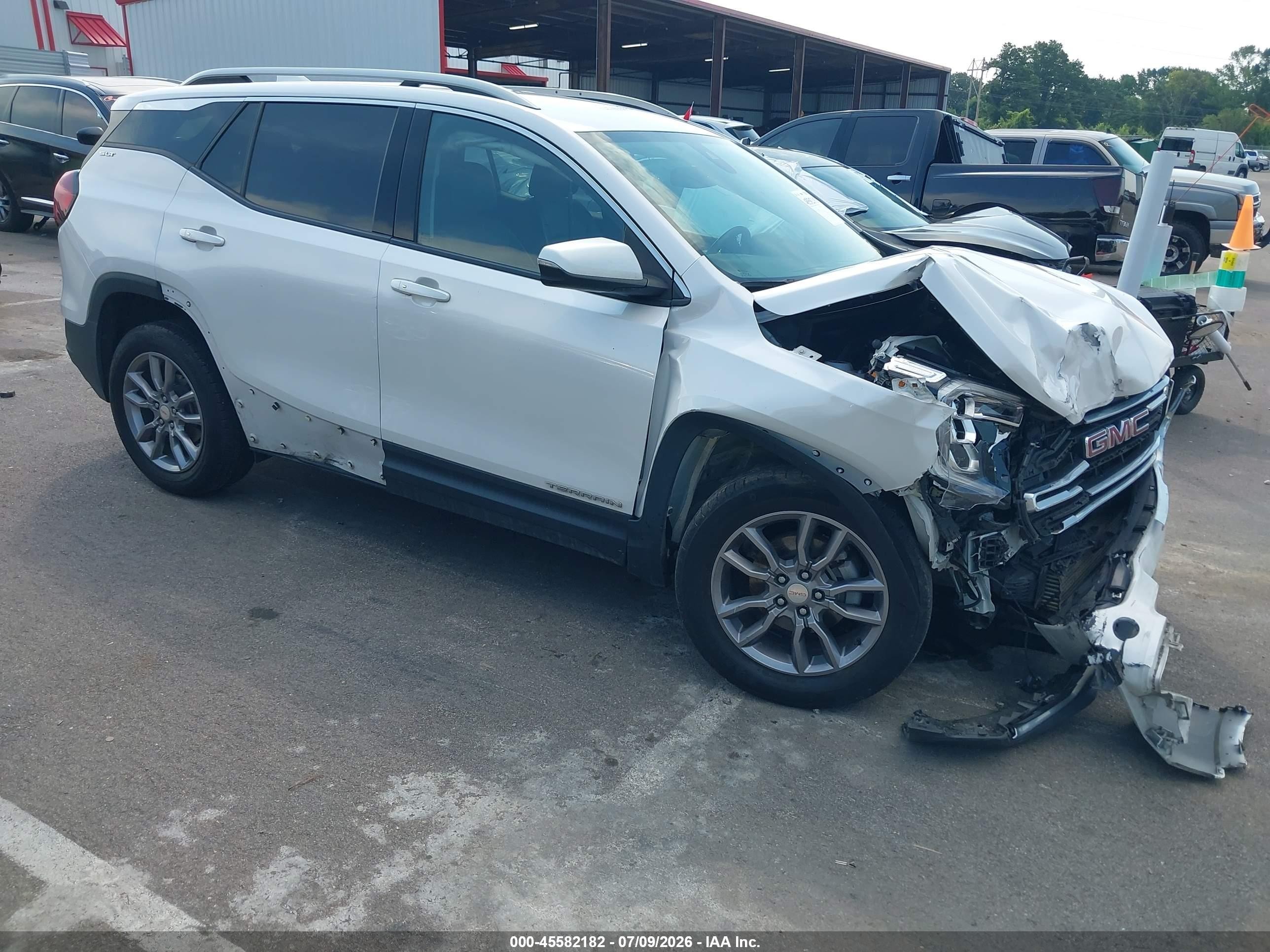 2022 GMC Terrain SLT, VIN 3GKALPEV6NL208830 — Перед
