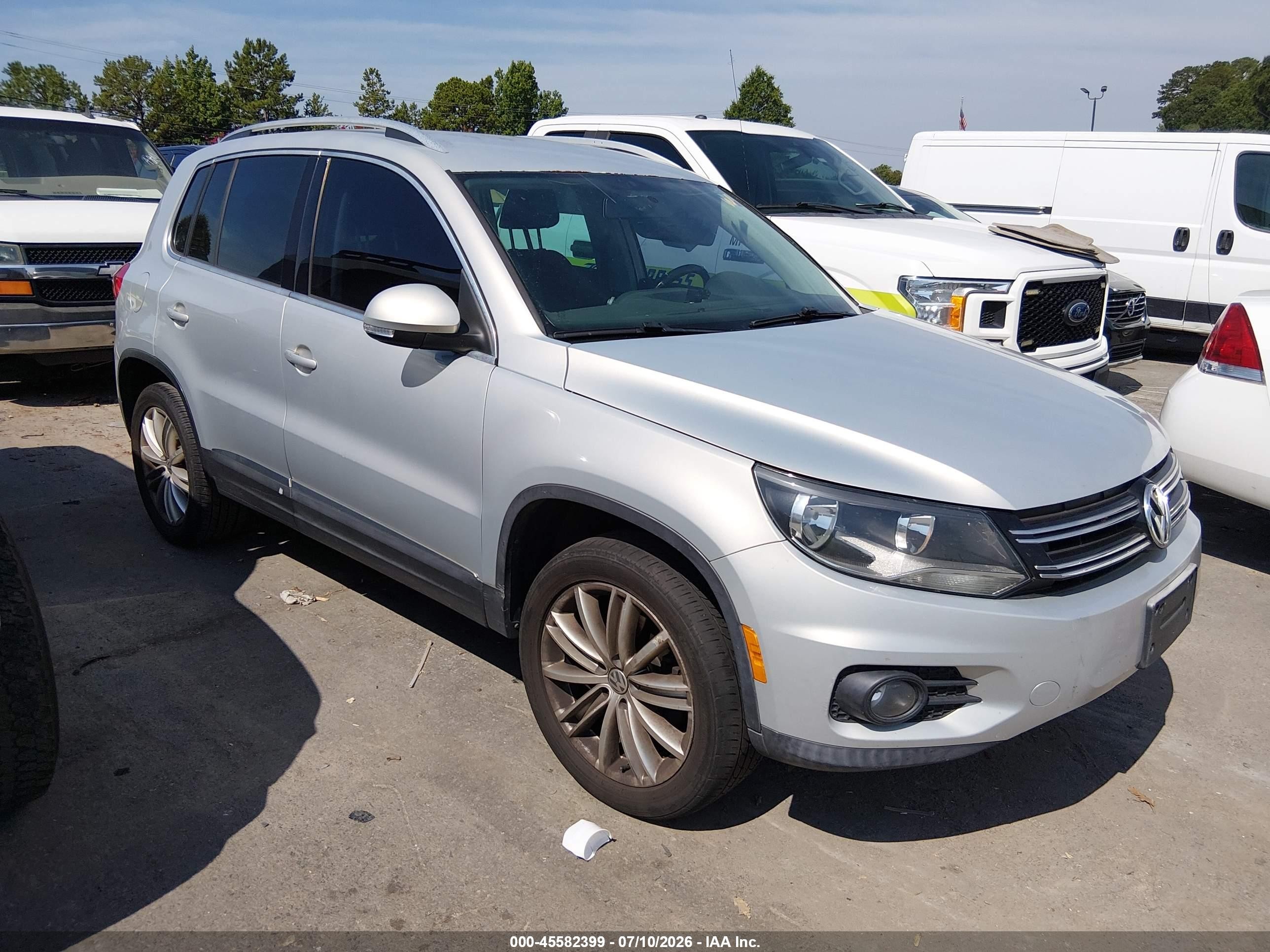 2013 Volkswagen Tiguan S, VIN WVGBV3AX2DW559717 — Normal wear