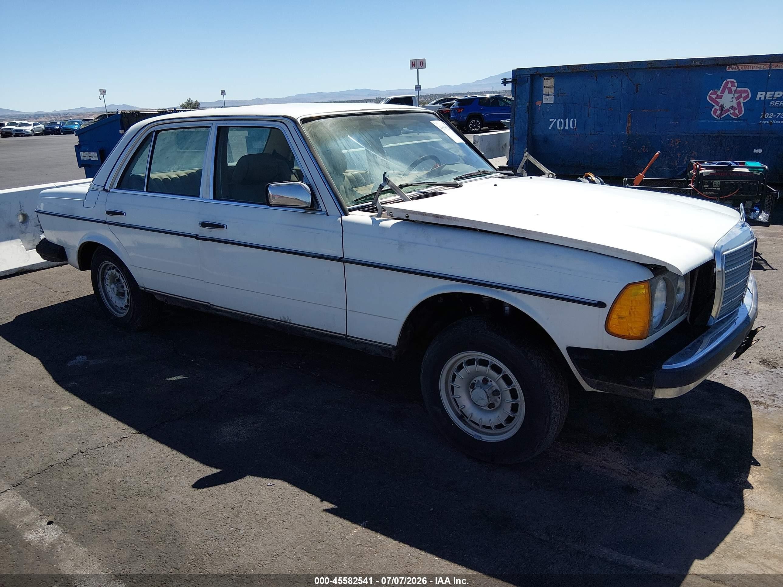 1983 Mercedes-Benz 300 D, VIN WDBAB33A6DB025837 — Normal wear
