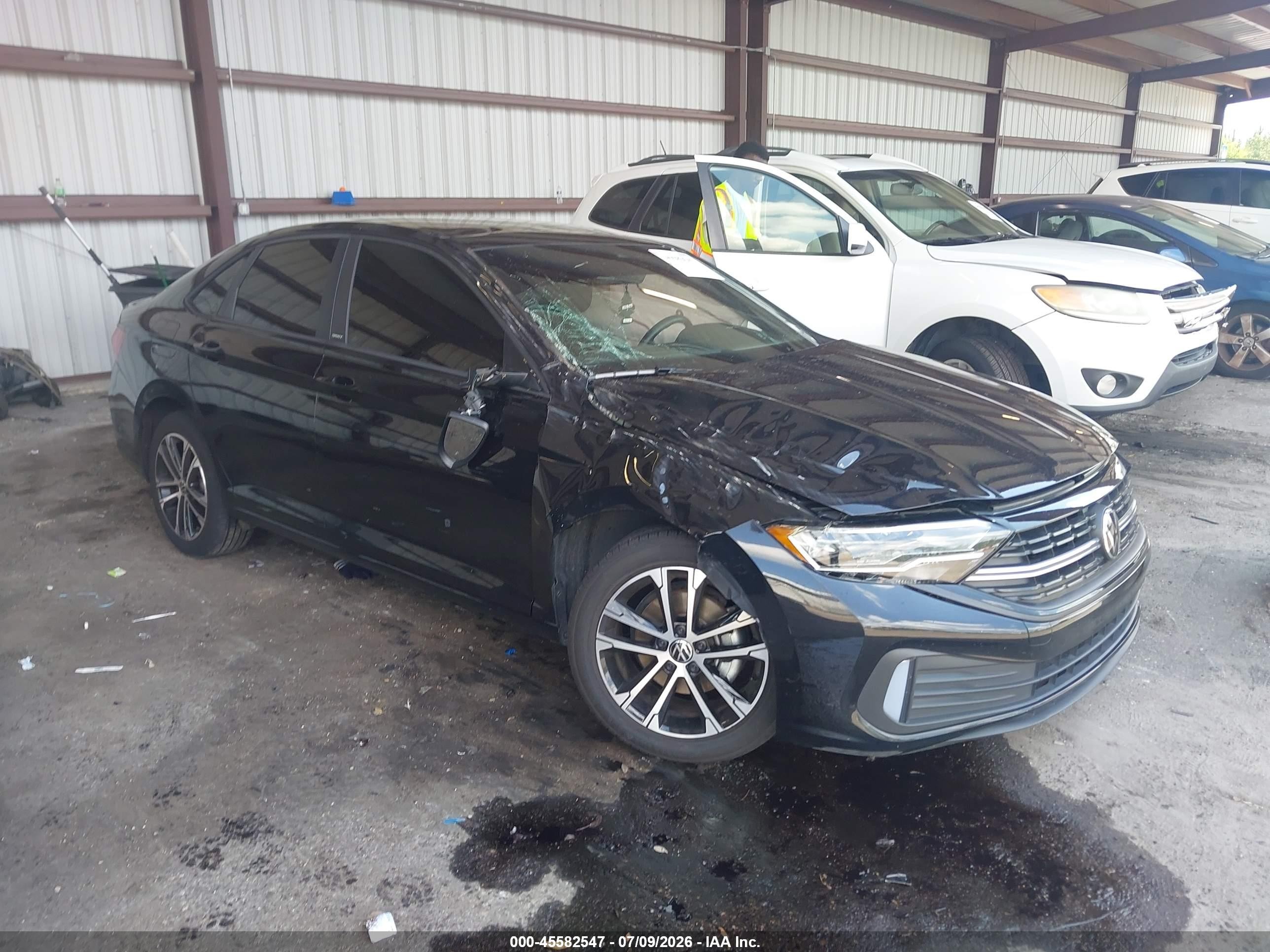 2024 Volkswagen Jetta Sport, VIN 3VWBM7BU6RM082524 — Front end