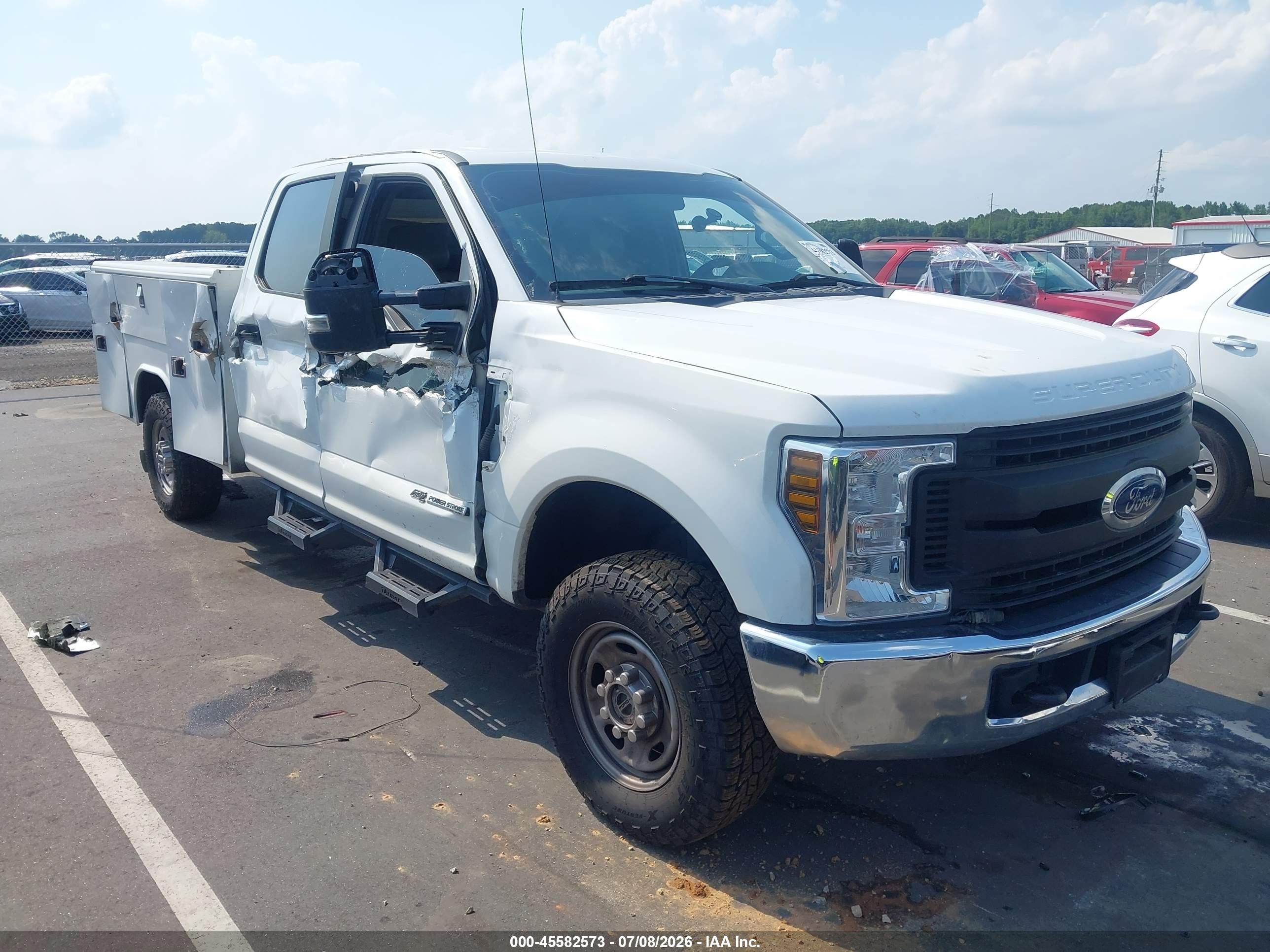 2019 Ford F-250 XL, VIN 1FT7W2BT4KED39110 — Бок