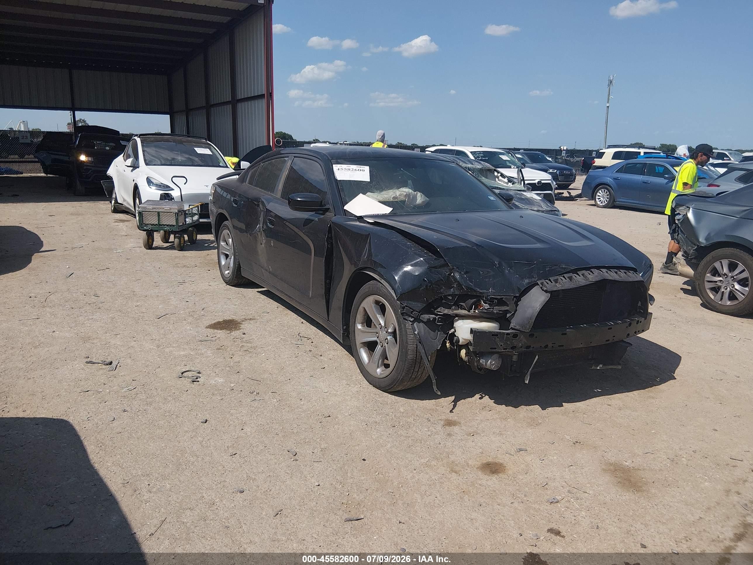 2012 Dodge Charger SE, VIN 2C3CDXBG5CH219755 — Front end