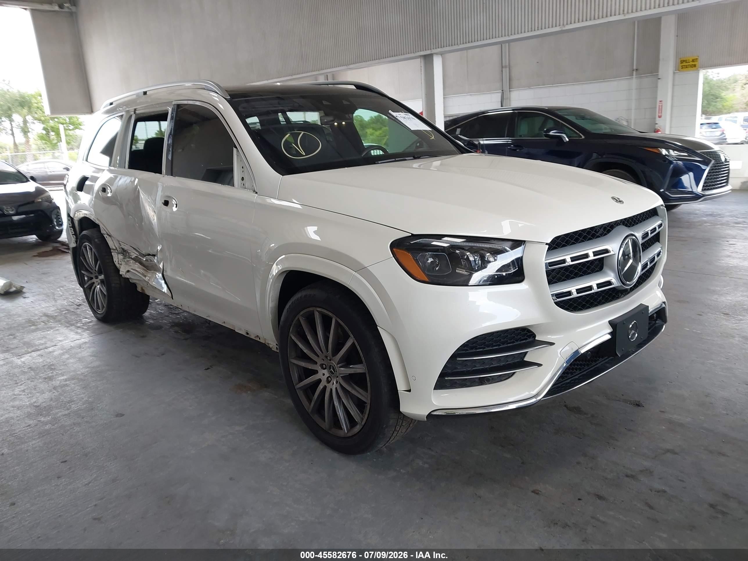 2022 Mercedes-Benz GLS 450, VIN 4JGFF5KE3NA749970 — Side
