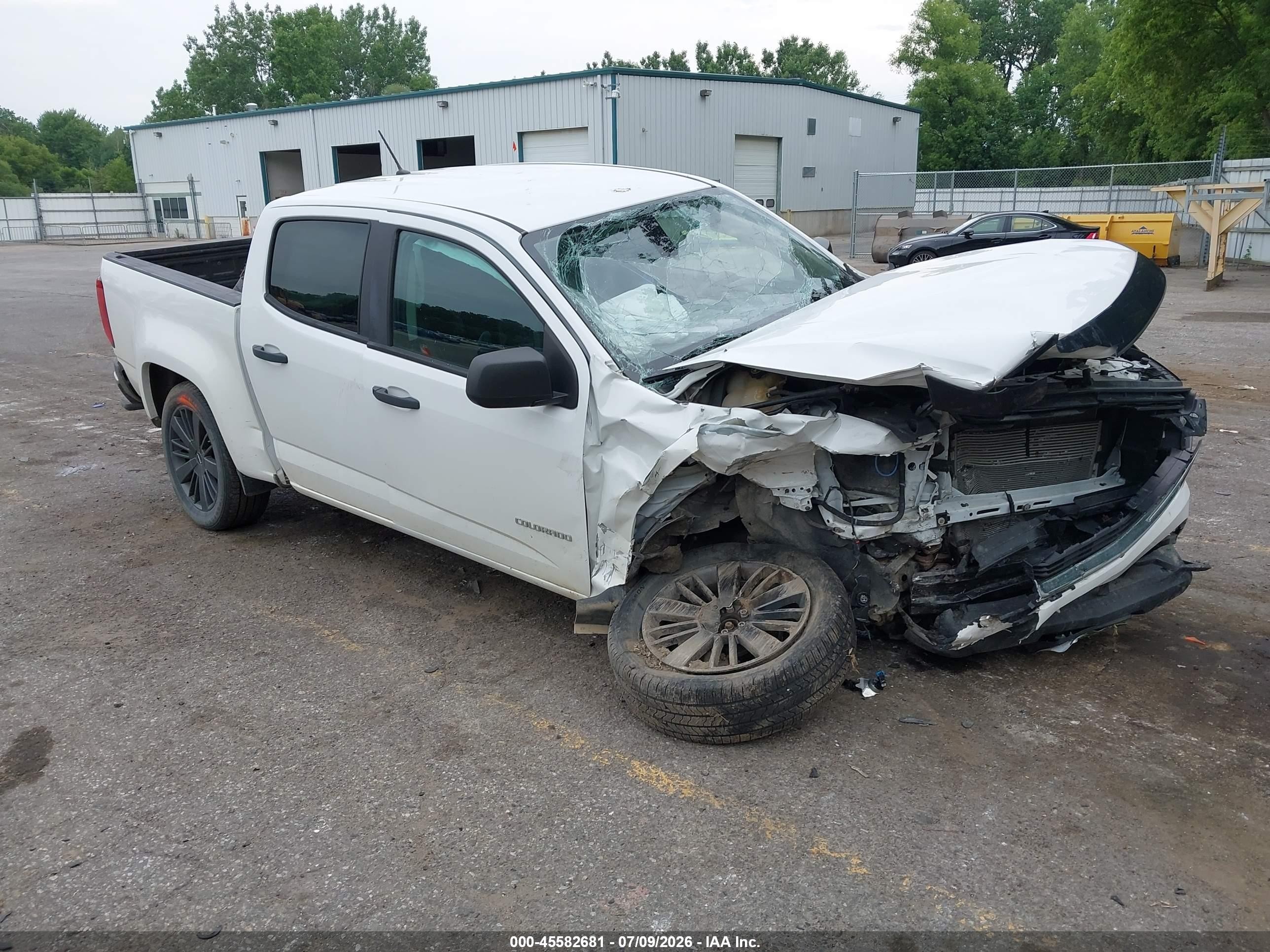 2016 Chevrolet Colorado 4WD WT, VIN 1GCGTBE33G1201383 — Front end