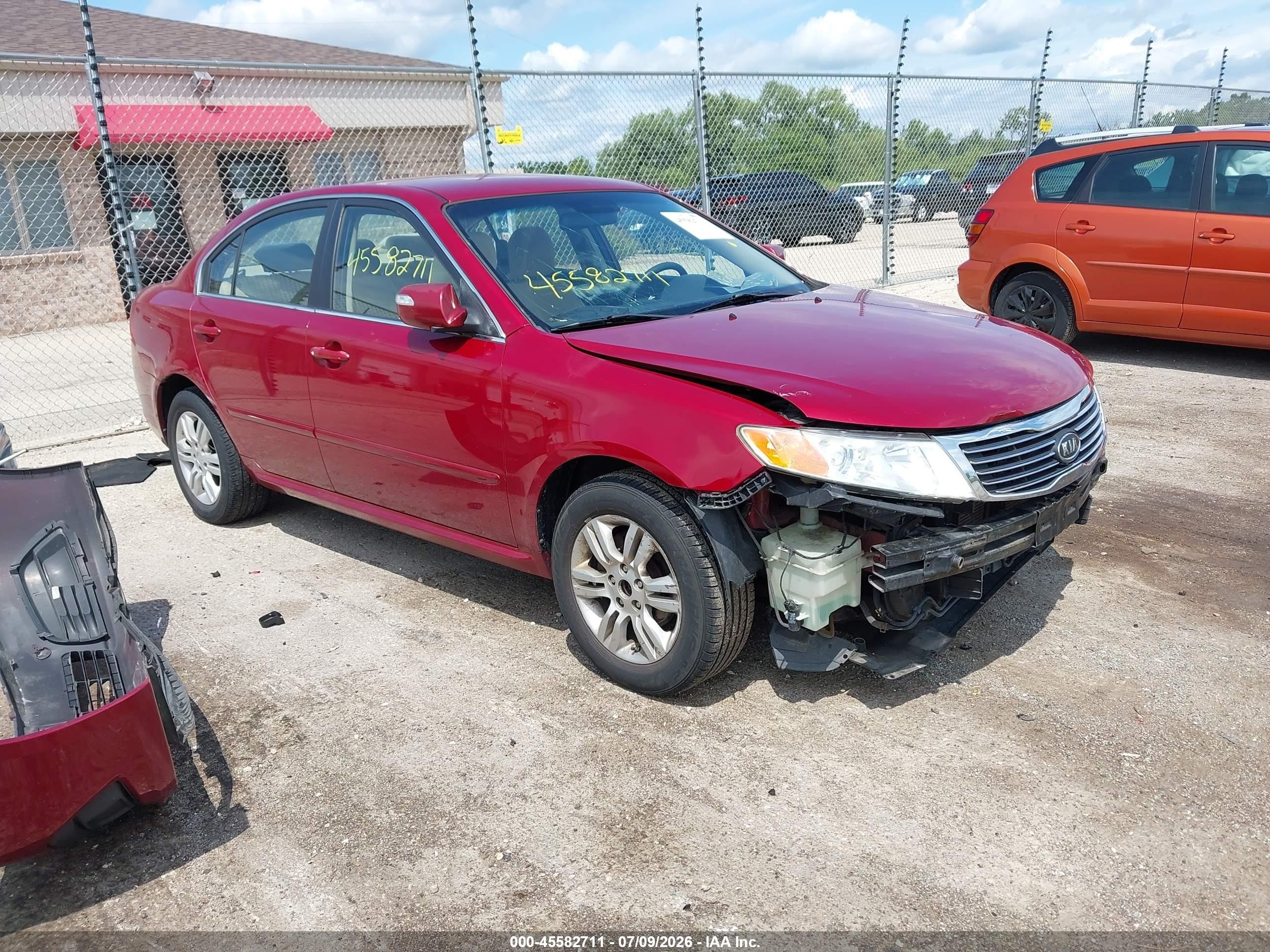 2010 Kia Optima LX, VIN KNAGG4A83A5435084 — Перед