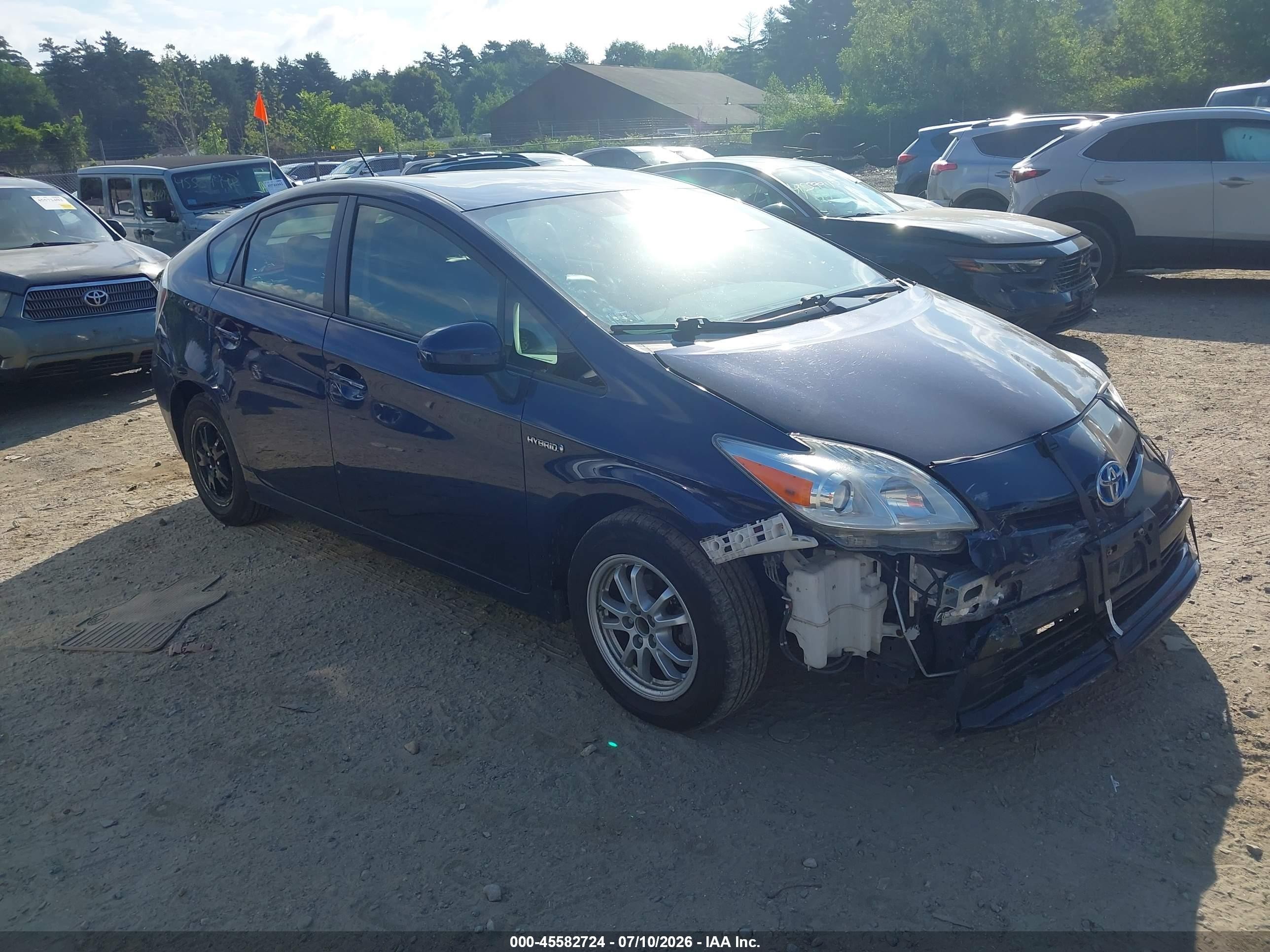 2015 Toyota Prius Two, VIN JTDKN3DU4F1982000 — Front end