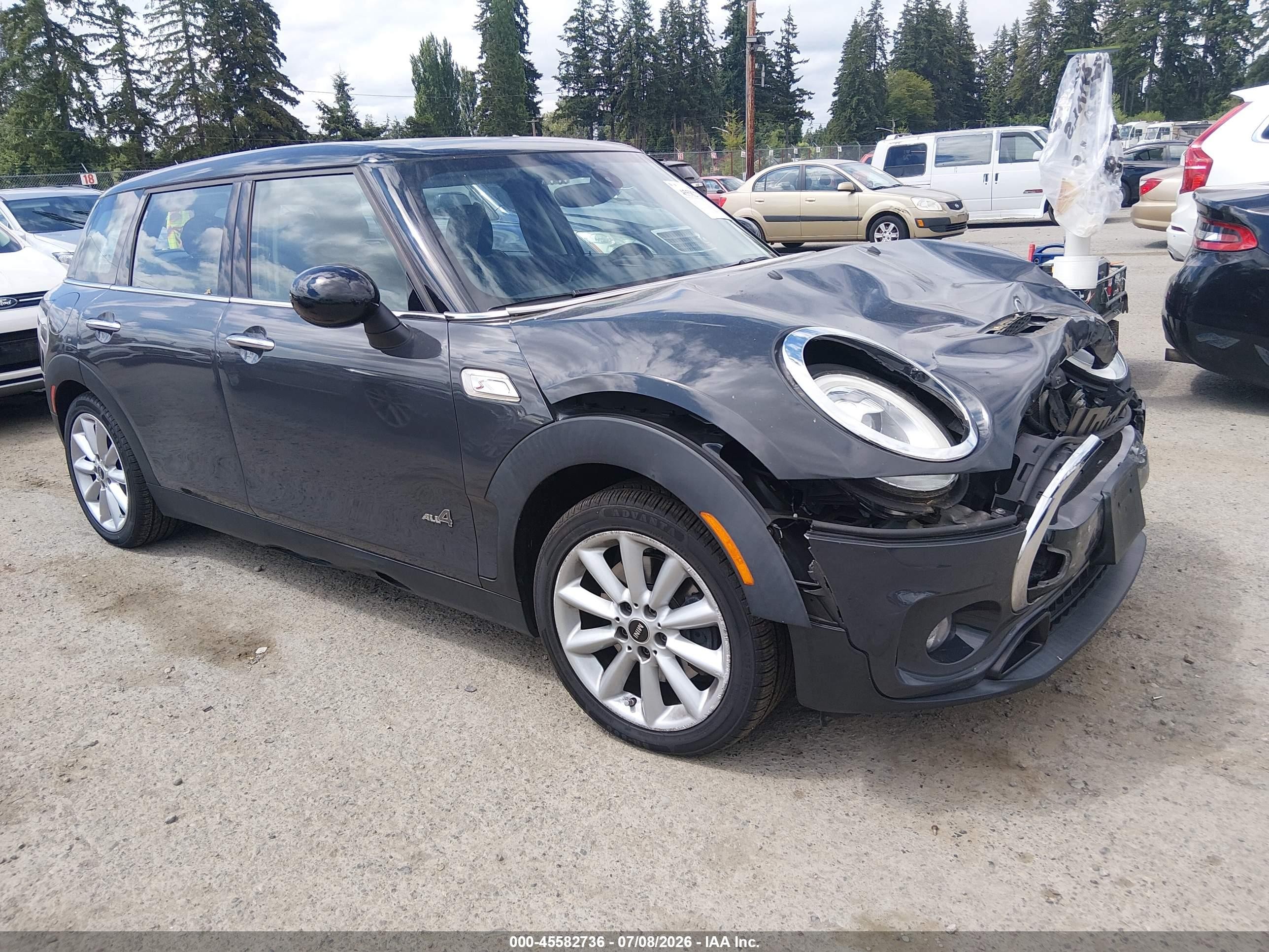 2017 MINI Clubman Cooper S, VIN WMWLU5C51H2E82788 — Перед