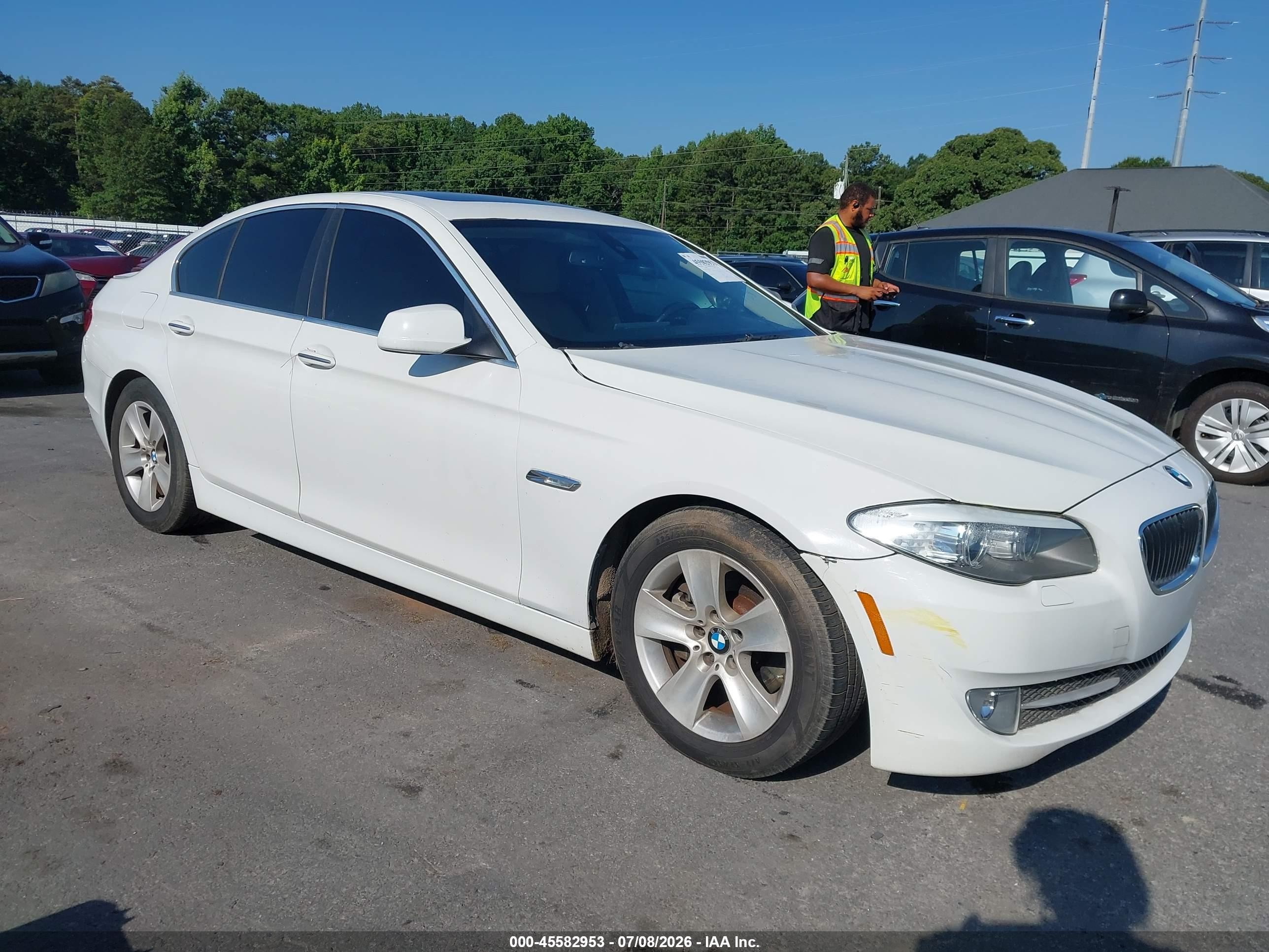 2011 BMW 5 Series 528i, VIN WBAFR1C51BC260967 — Normal wear
