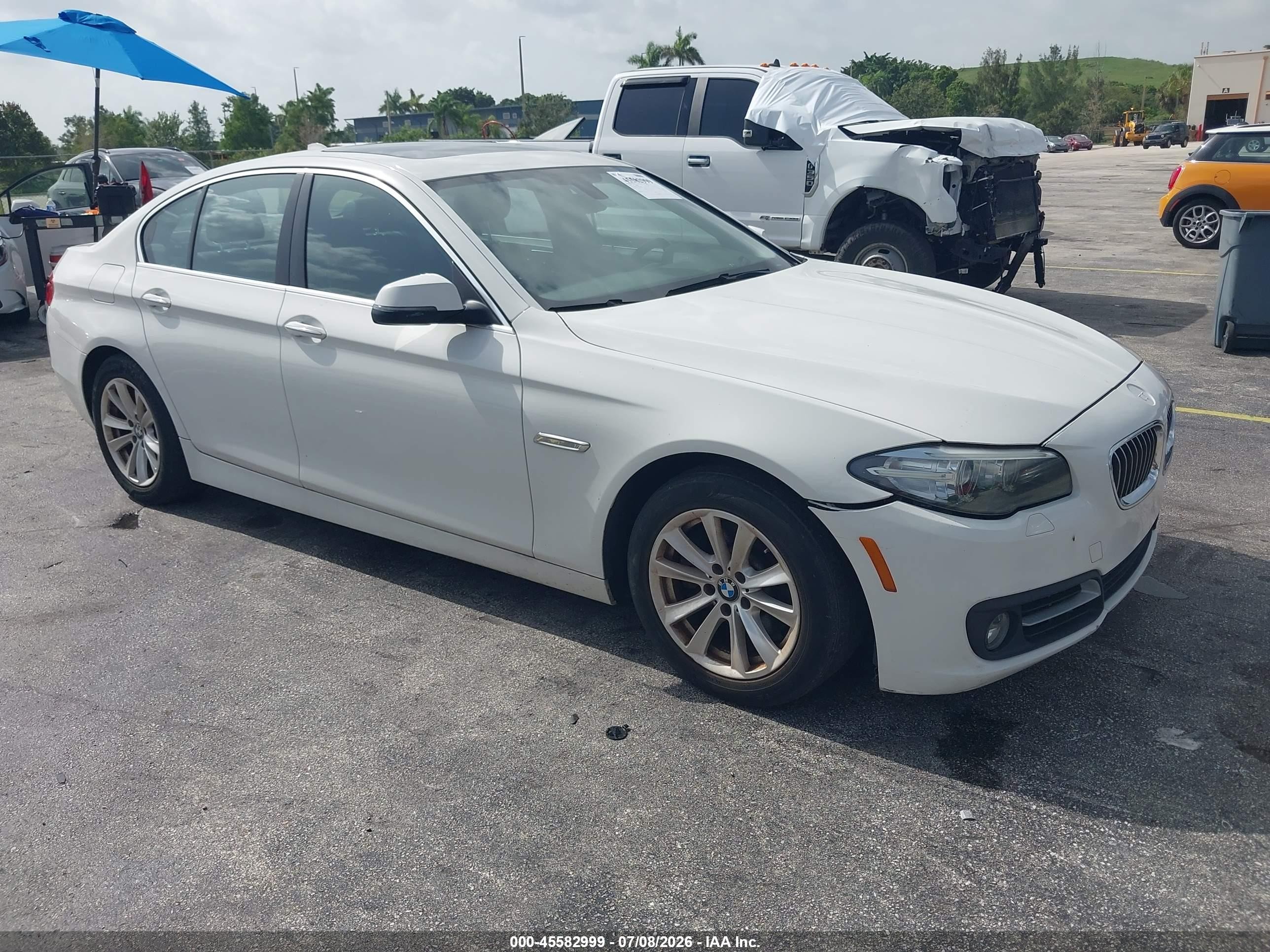 2016 BMW 5 Series 528i, VIN WBA5A5C56GG348097 — Normal wear