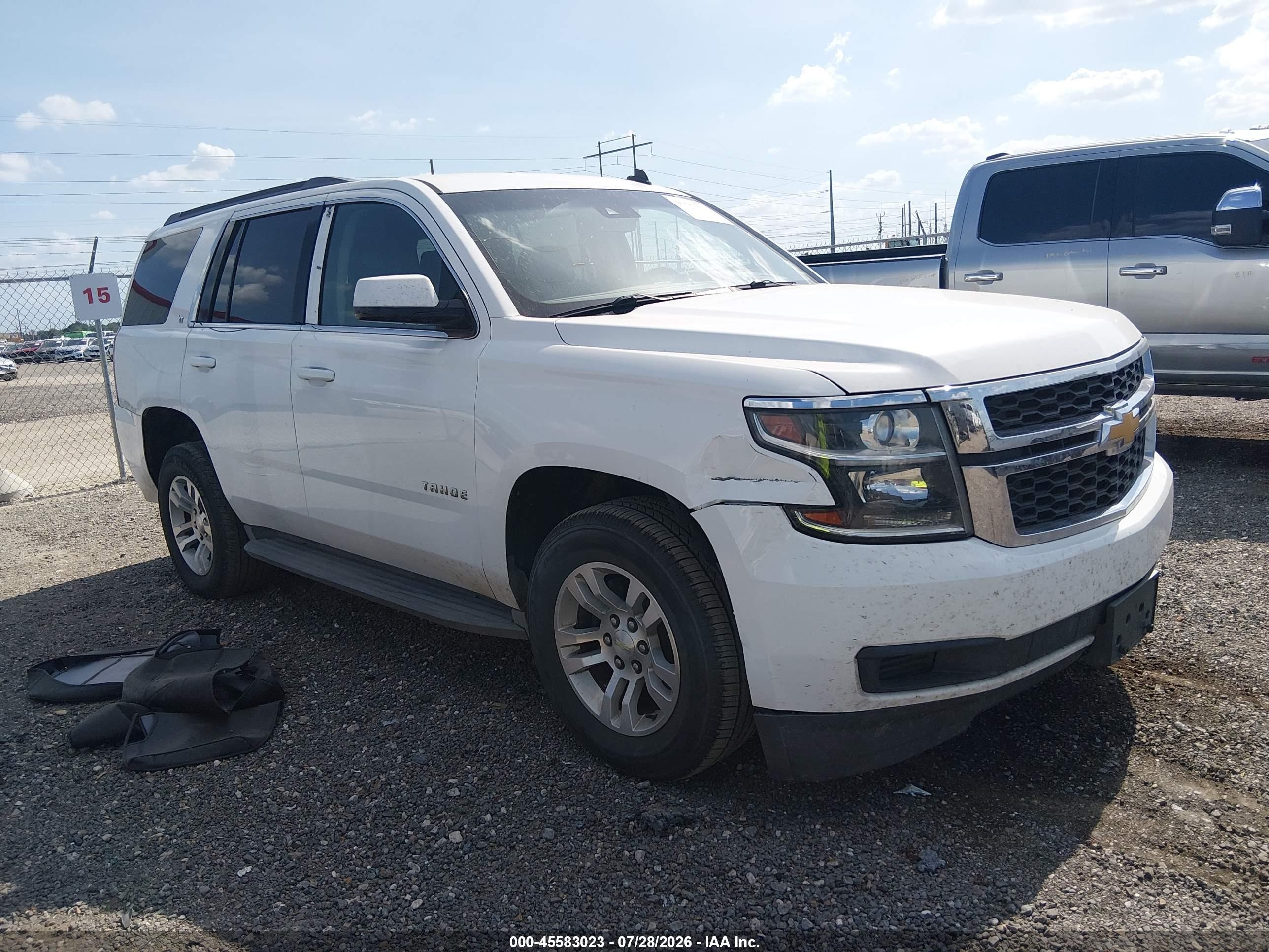 2015 Chevrolet Tahoe LT, VIN 1GNSCBKC6FR149348 — Front end