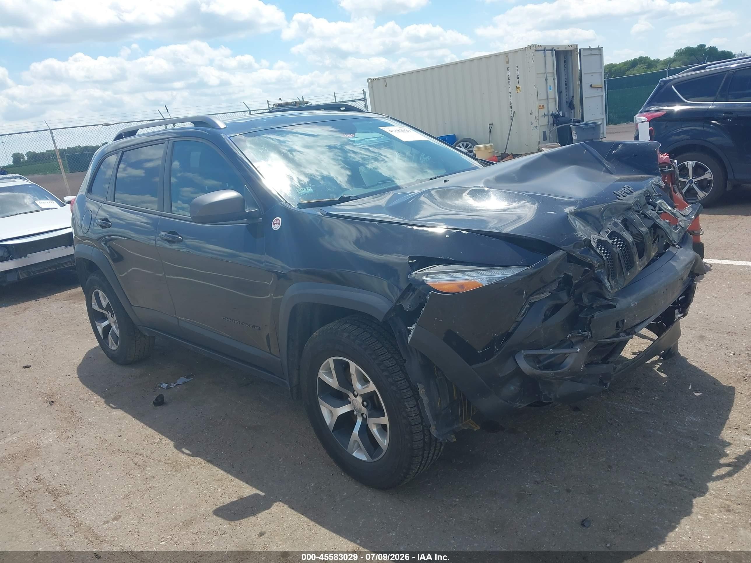 2014 Jeep Cherokee Trailhawk, VIN 1C4PJMBS1EW161687 — Front end