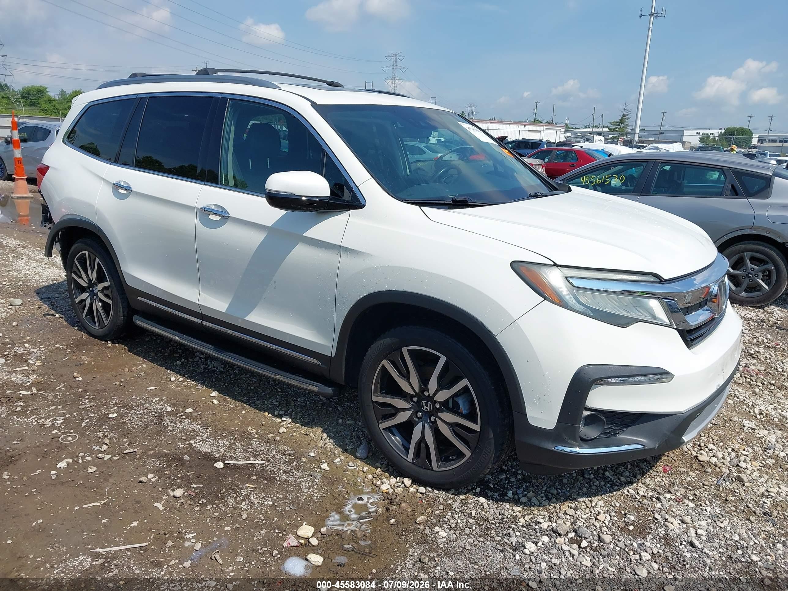 2019 Honda Pilot Elite, VIN 5FNYF6H05KB061244 — Rear end