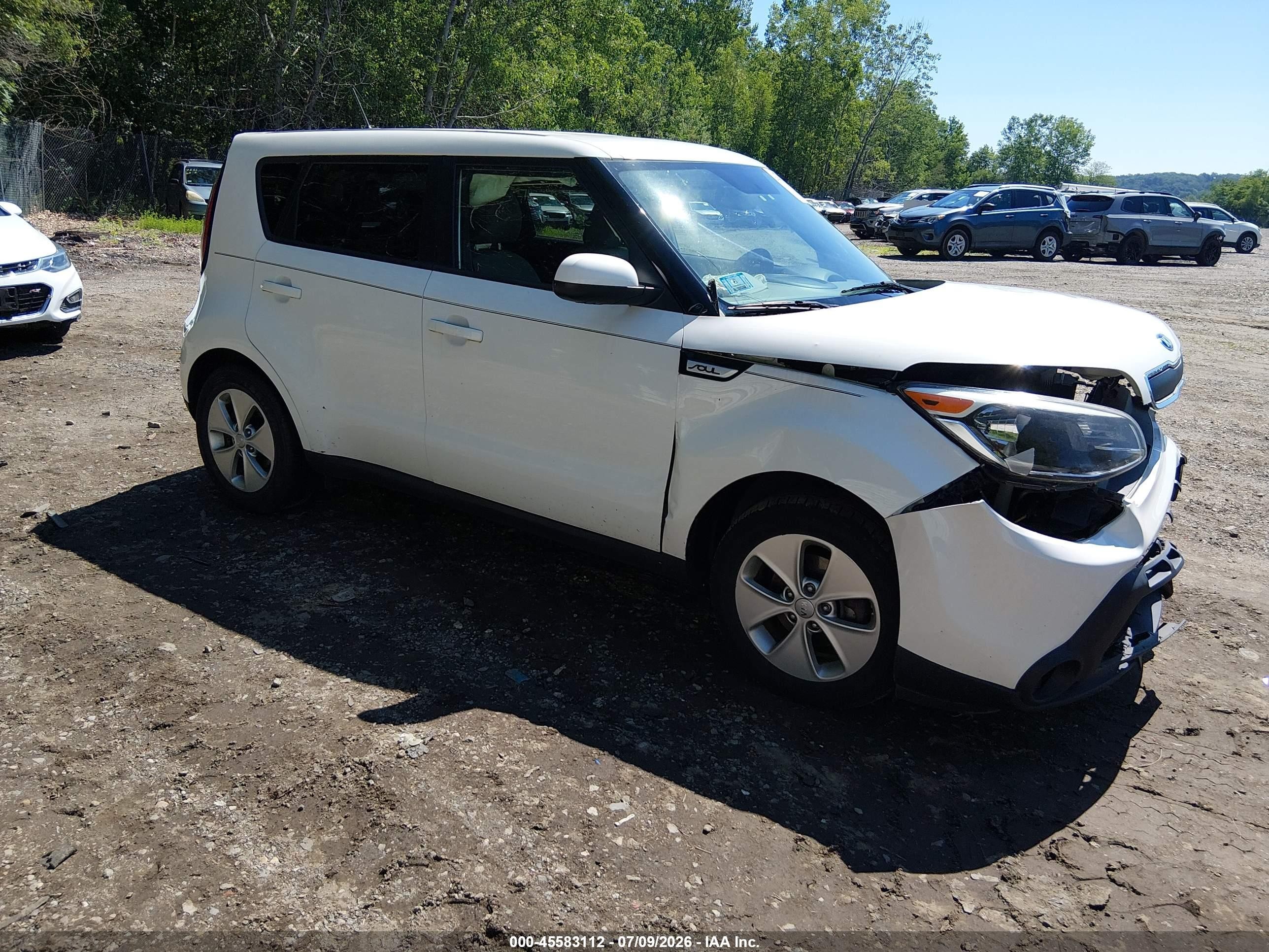 2016 Kia Soul, VIN KNDJN2A2XG7399681 — Front end