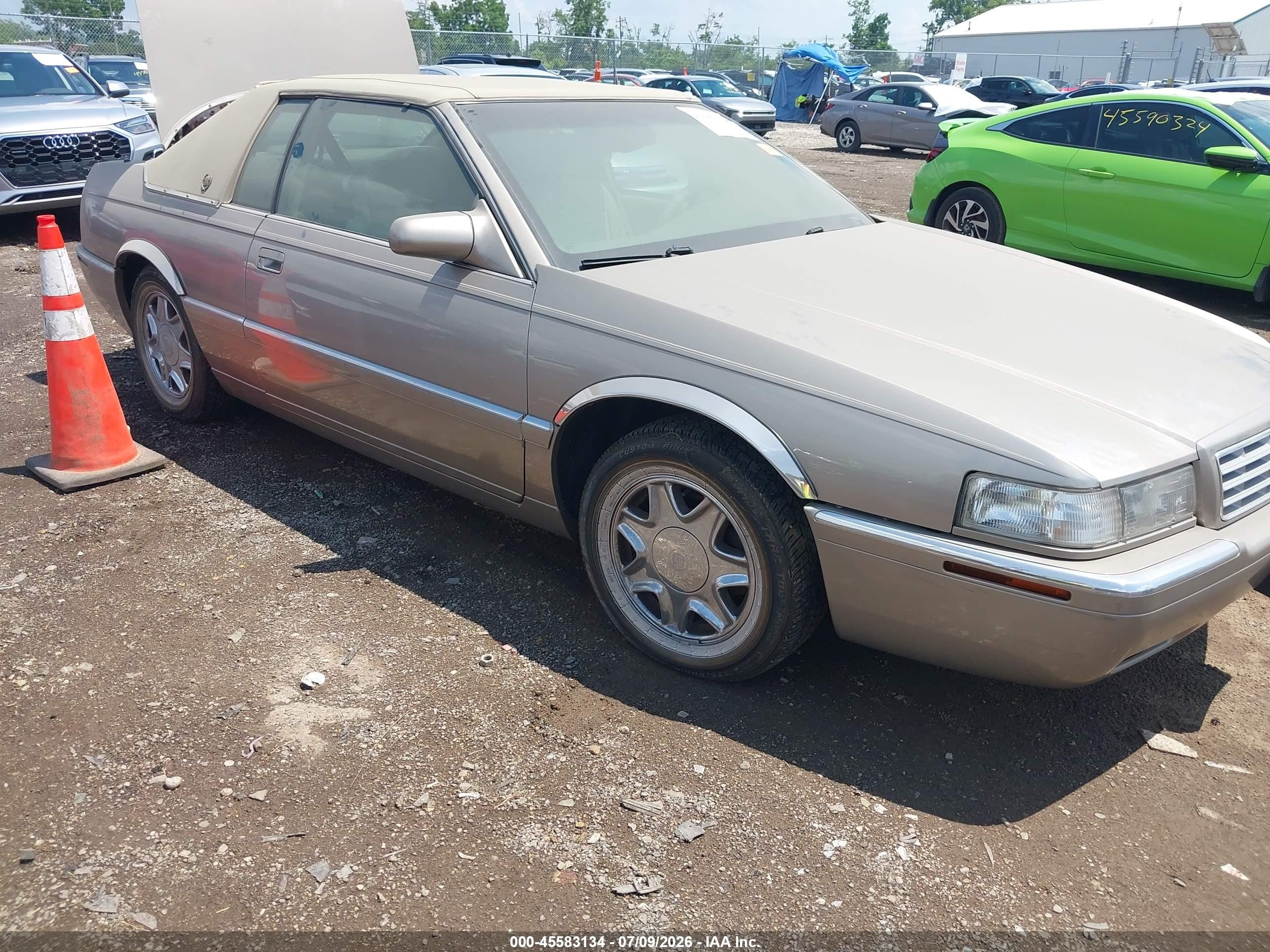 2001 Cadillac Eldorado ESC, VIN 1G6EL12Y41B104201 — Normal wear