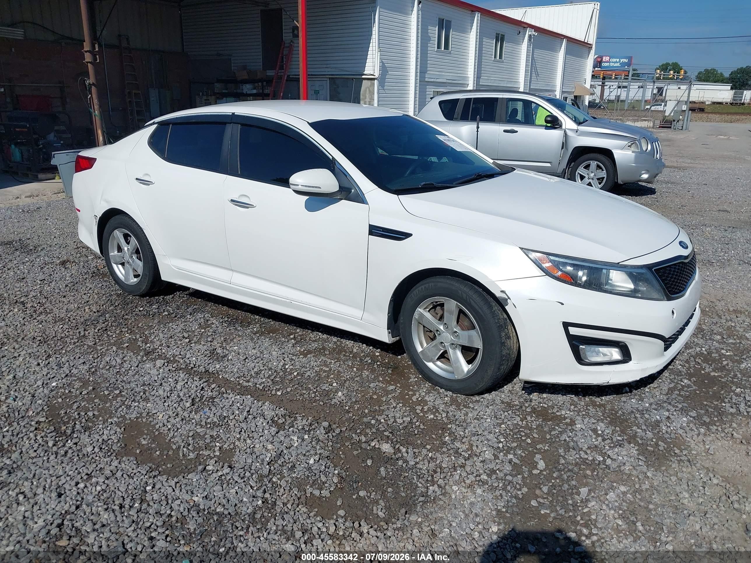 2015 Kia Optima LX, VIN KNAGM4A71F5599831 — Side