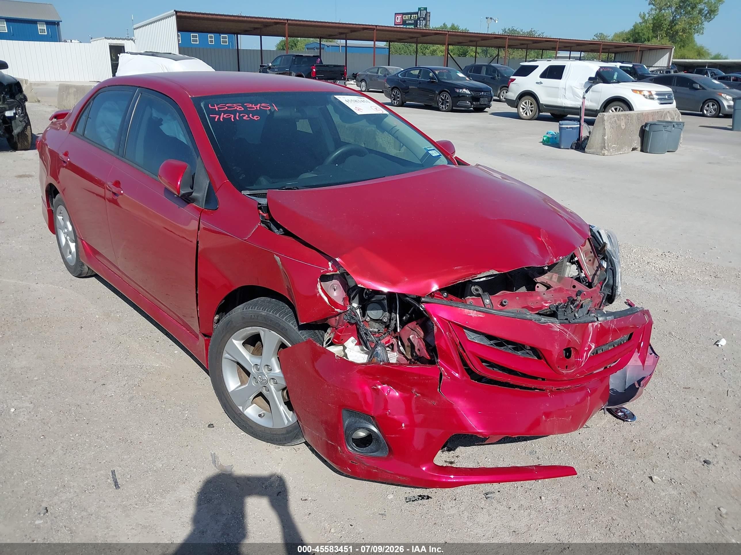 2013 Toyota Corolla LE, VIN 5YFBU4EEXDP140044 — Front end