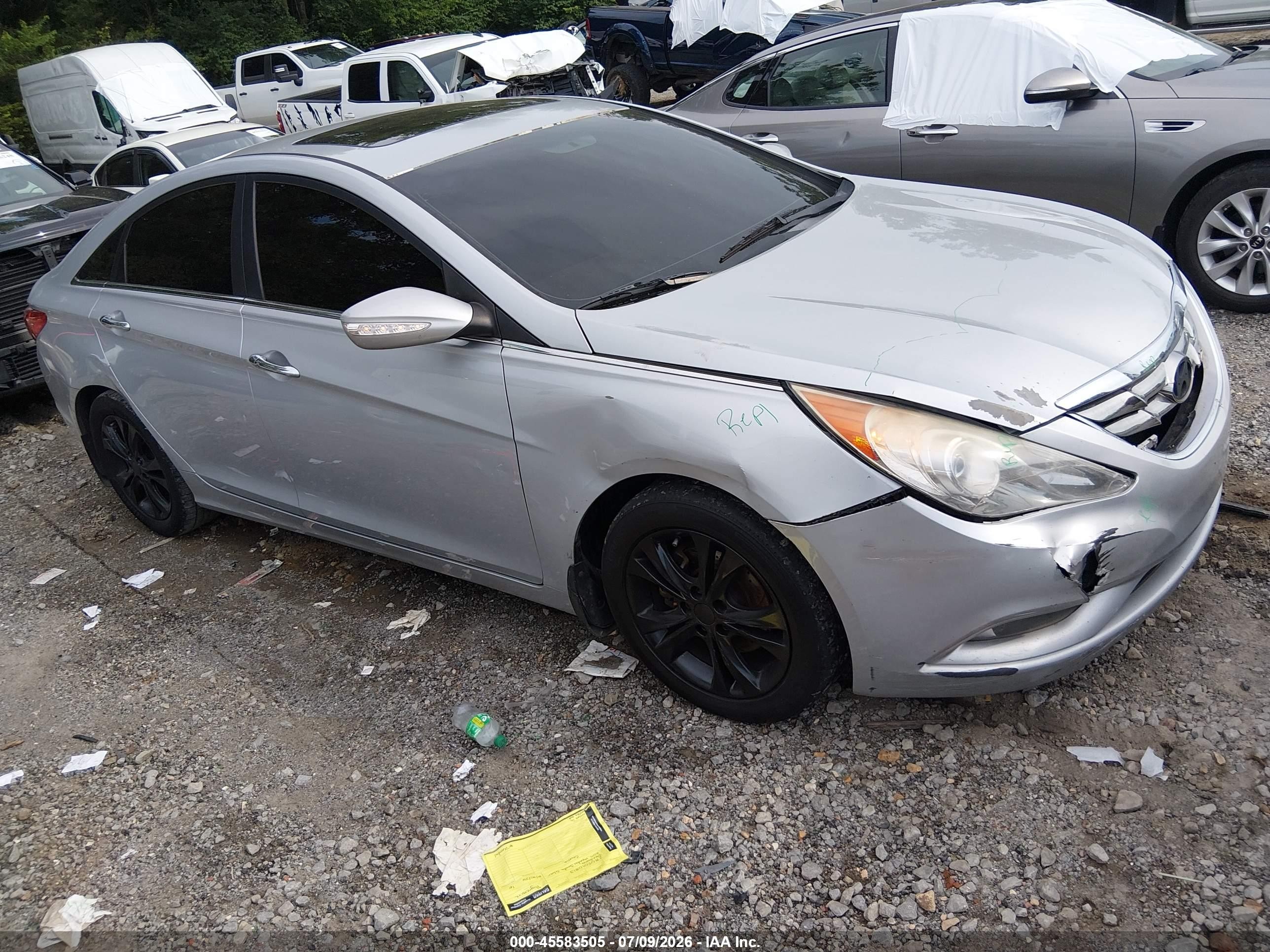 2011 Hyundai Sonata SE, VIN 5NPEC4ACXBH011073 — Front end