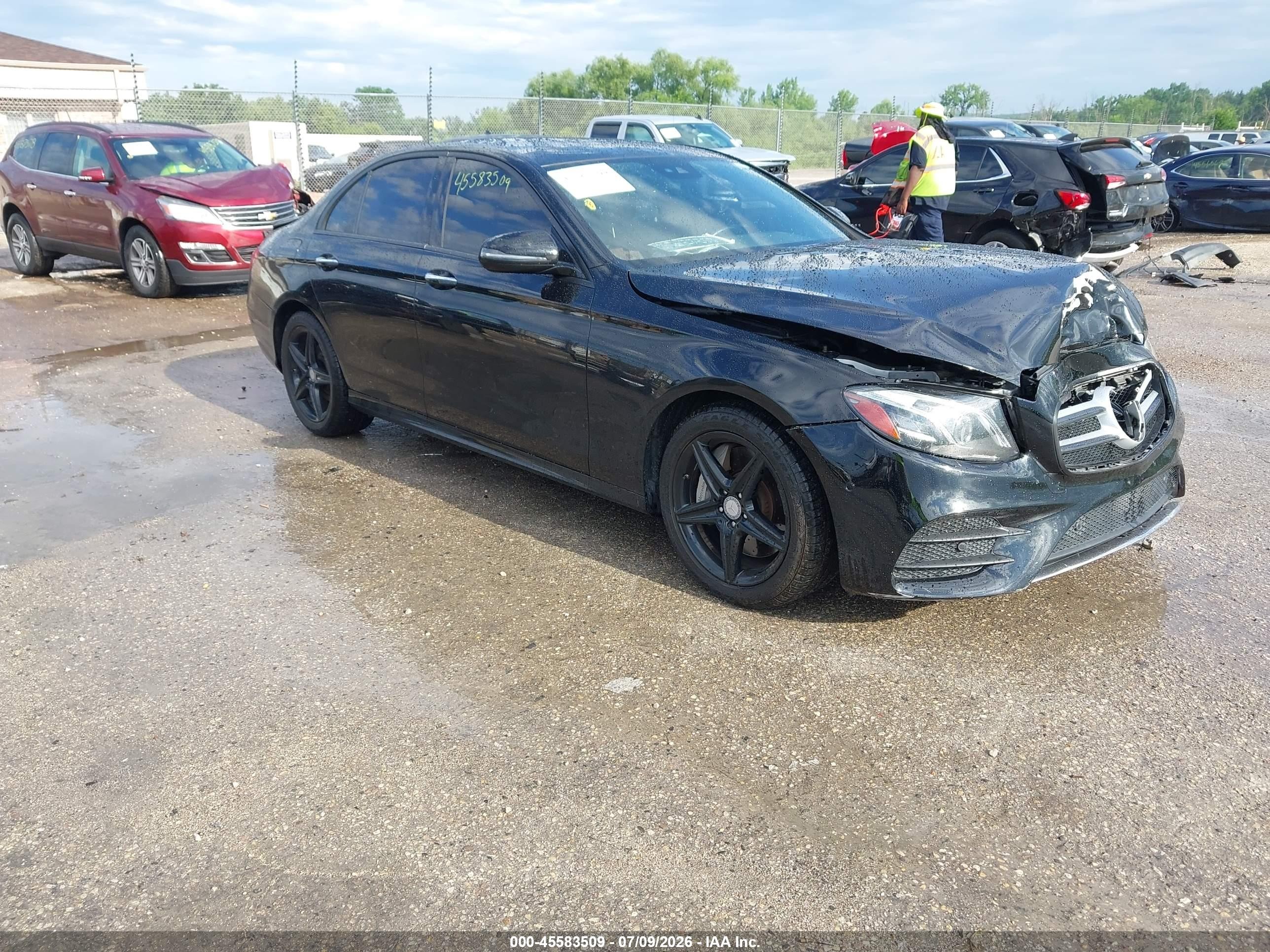 2017 Mercedes-Benz E 300 Luxury, VIN WDDZF4KBXHA129001 — Front end