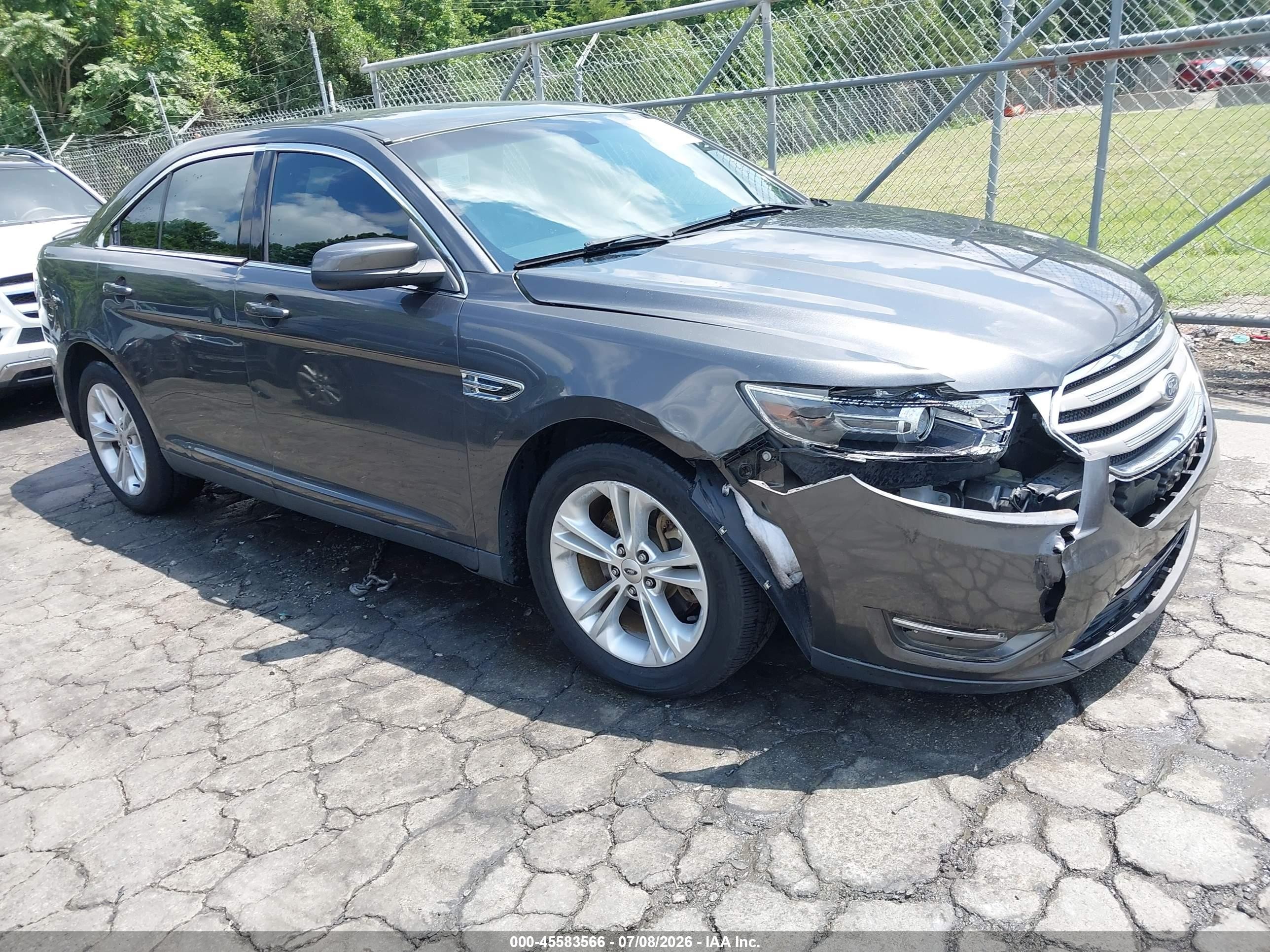 2018 Ford Taurus SEL, VIN 1FAHP2E83JG115277 — Front end